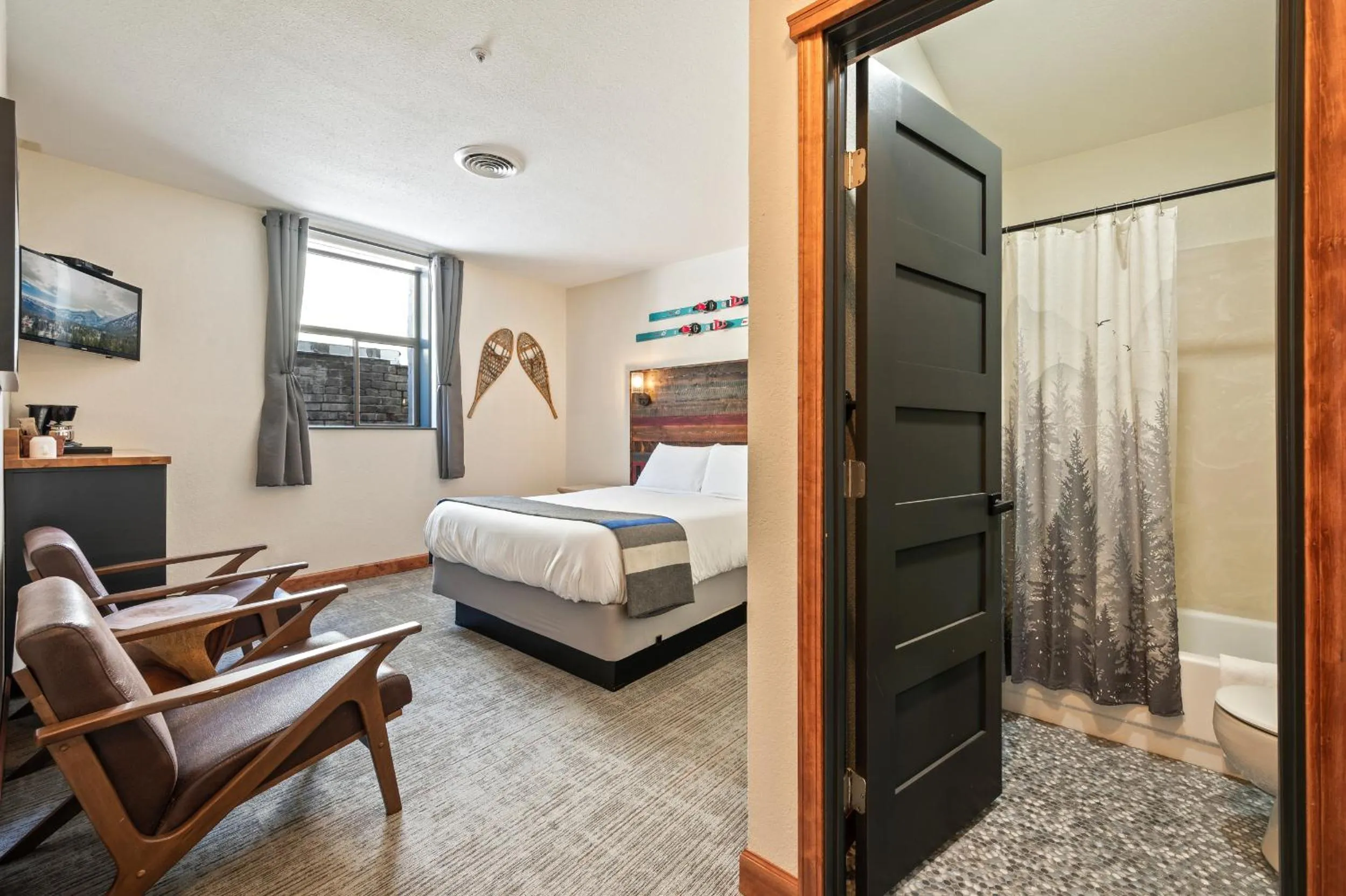 Standard Queen Room with no view  in Hotel Leavenworth