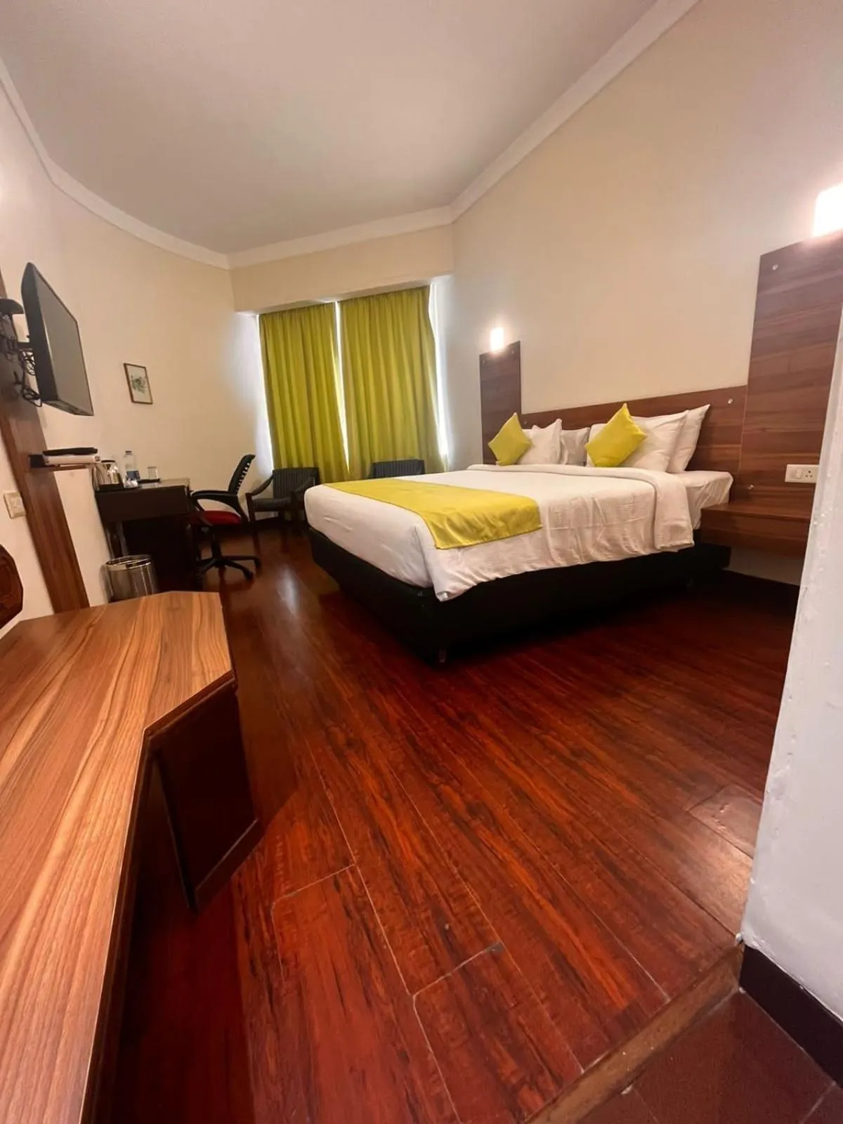 Deluxe King Room - single occupancy in Presidency Kochi City Centre