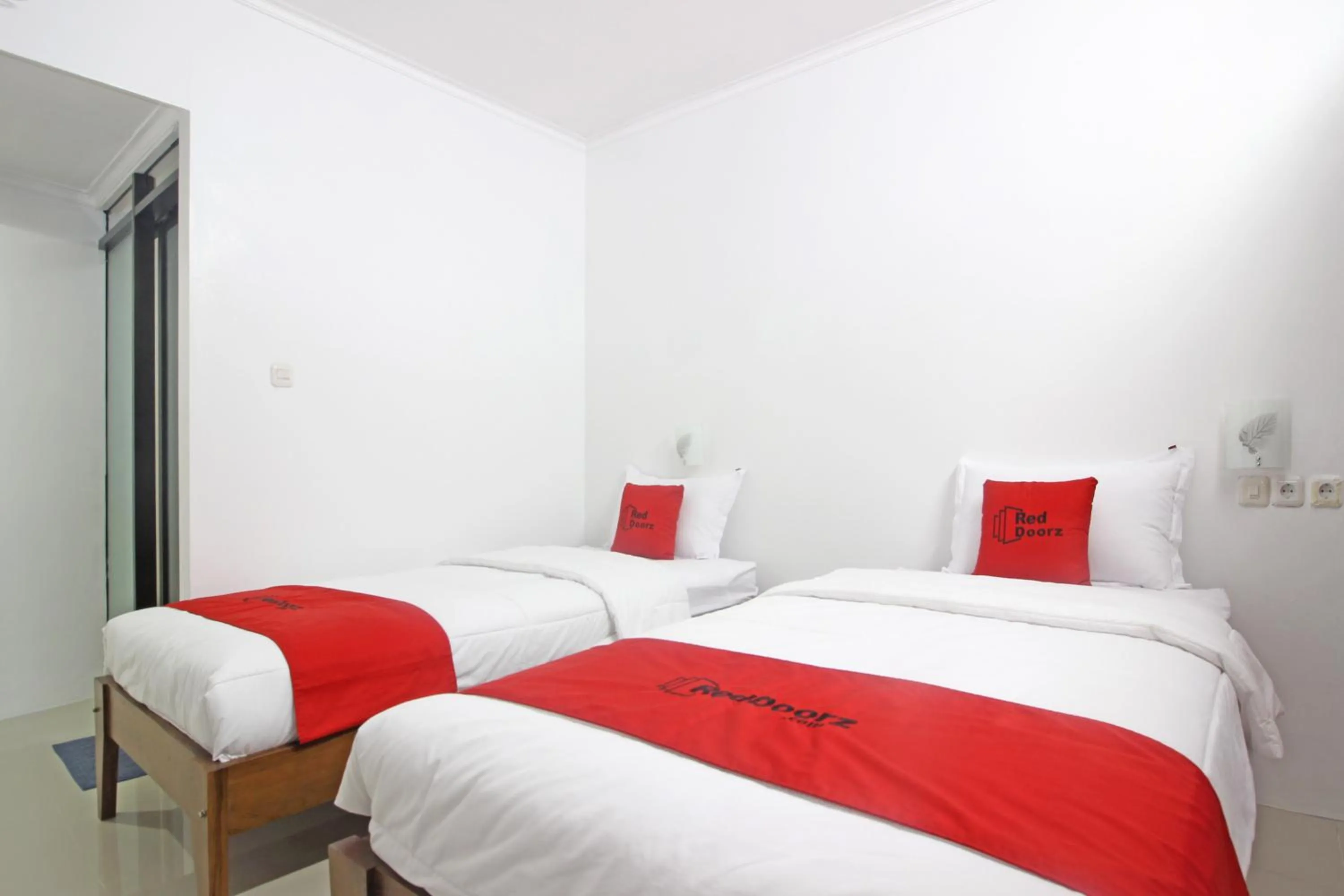 Twin Room in RedDoorz @ Jalan Ringroad Selatan