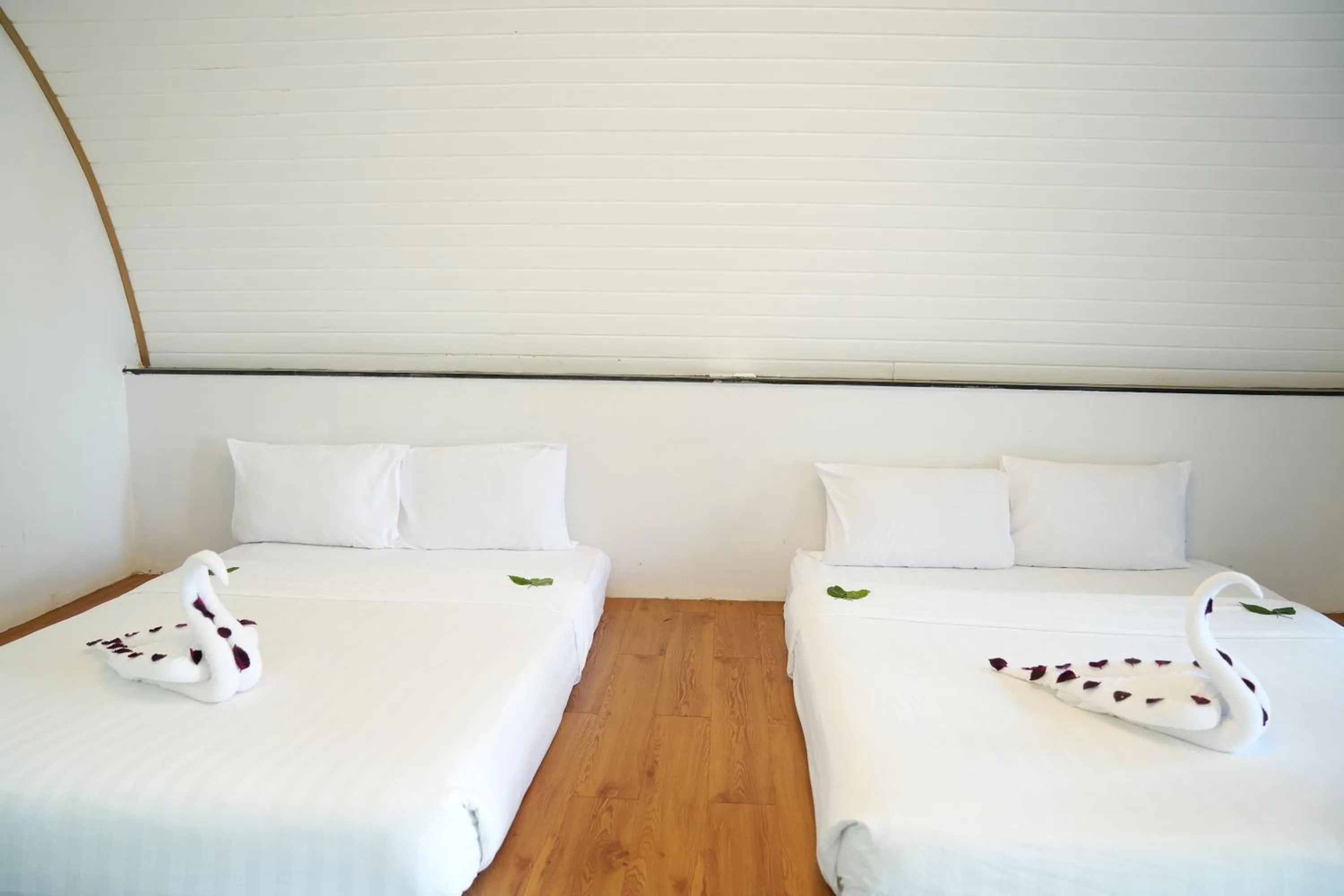 Deluxe Family Garden View in Tube Resort by EHM