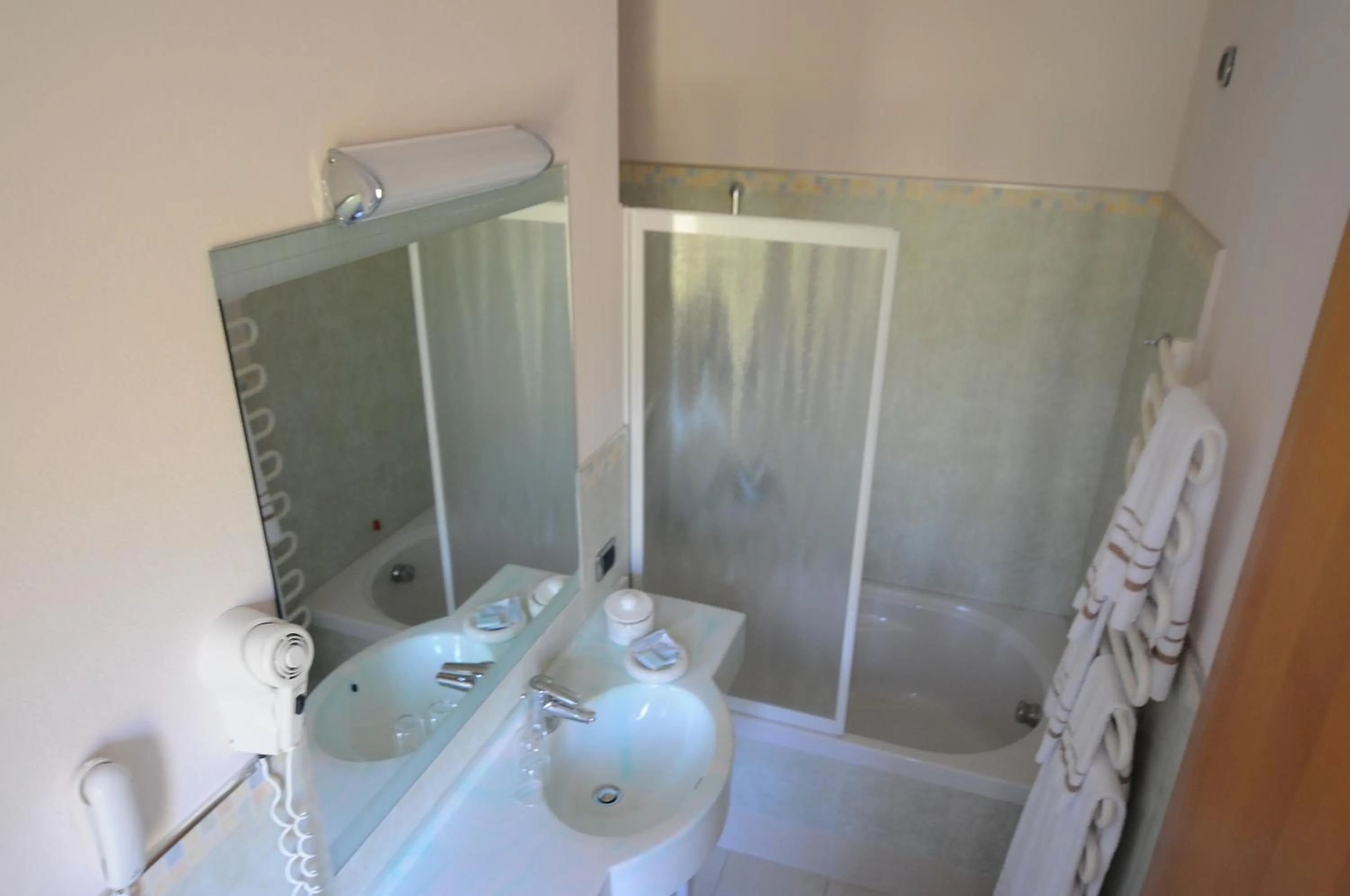 Comfort Single Room in Hotel Residence Mondial