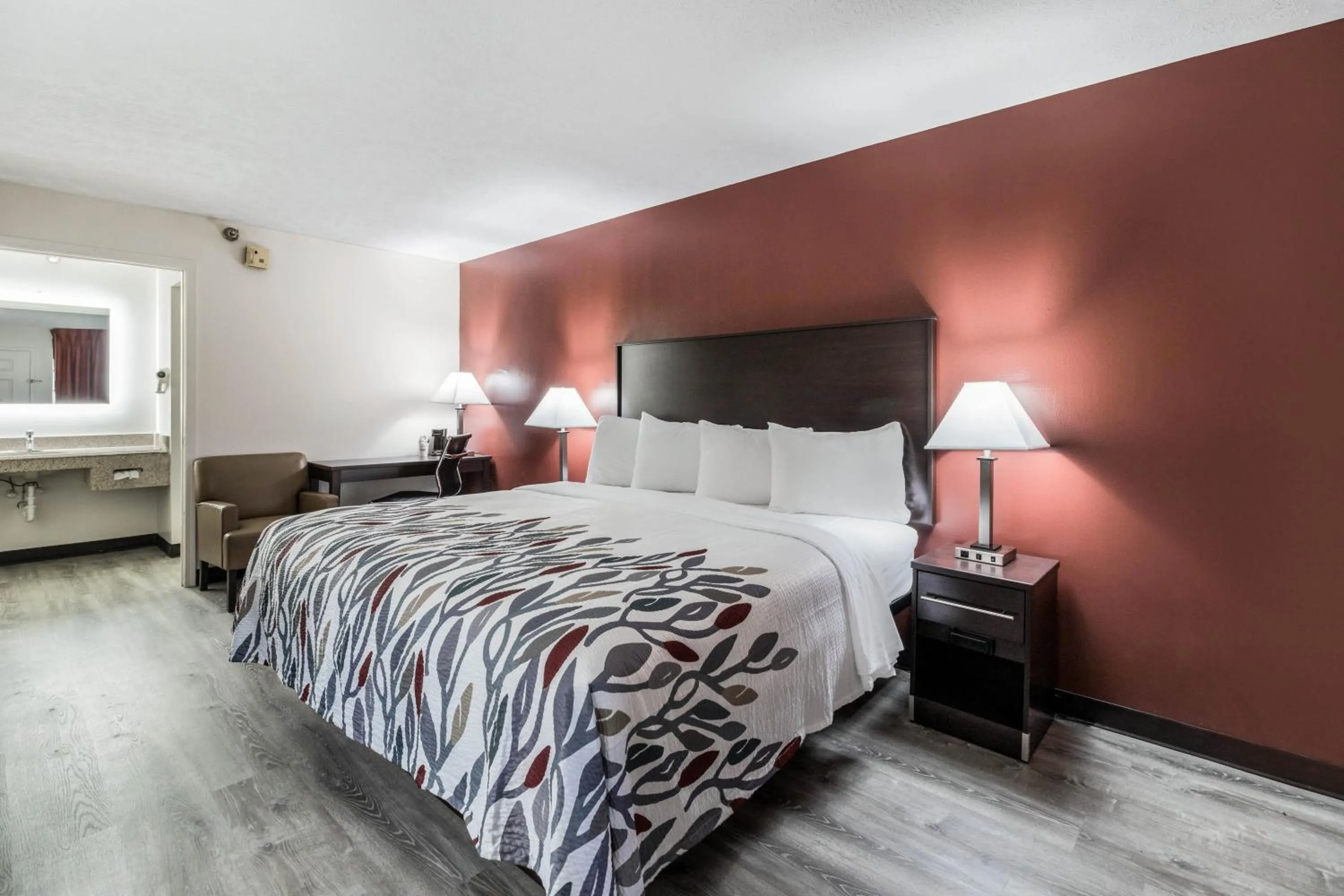 Superior King Room - Disability Access/Non-Smoking in Red Roof Inn Cadiz