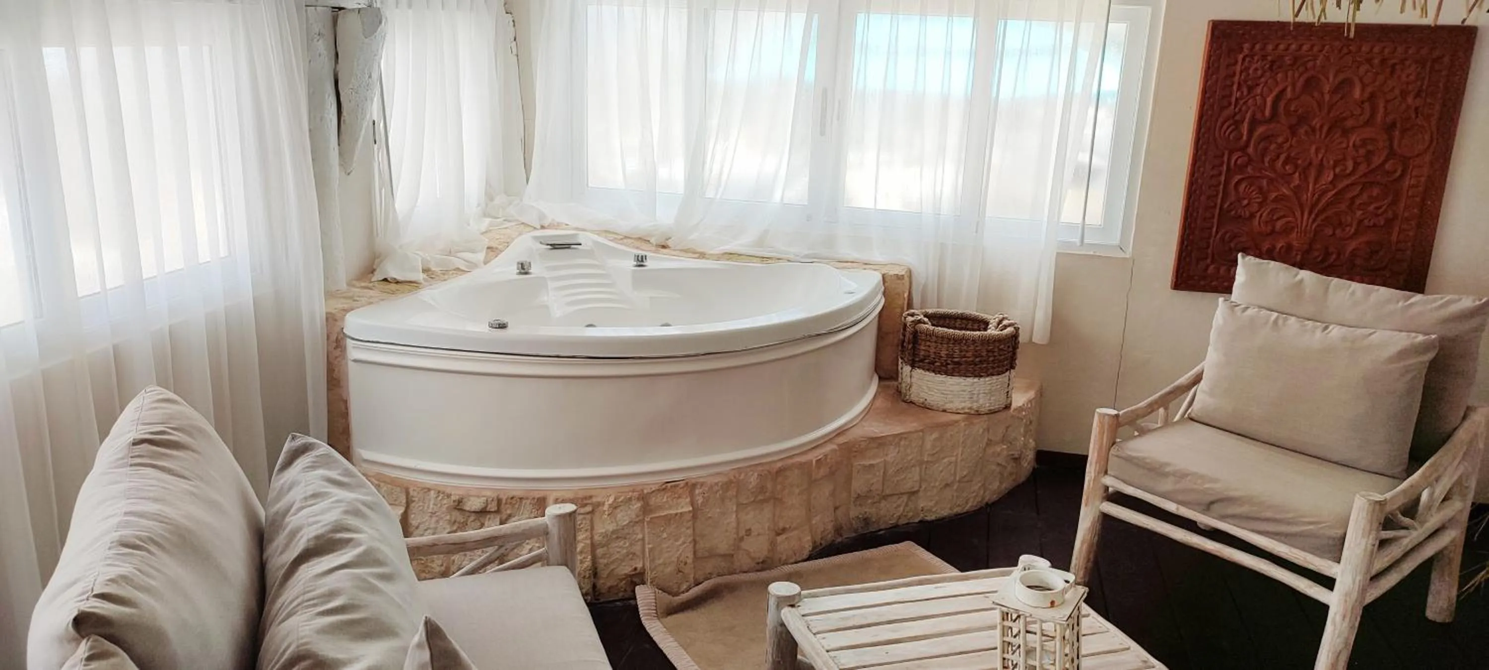 Master Suite Honeymoon with Ocean Front in Villa Las Estrellas Tulum - located at the party zone