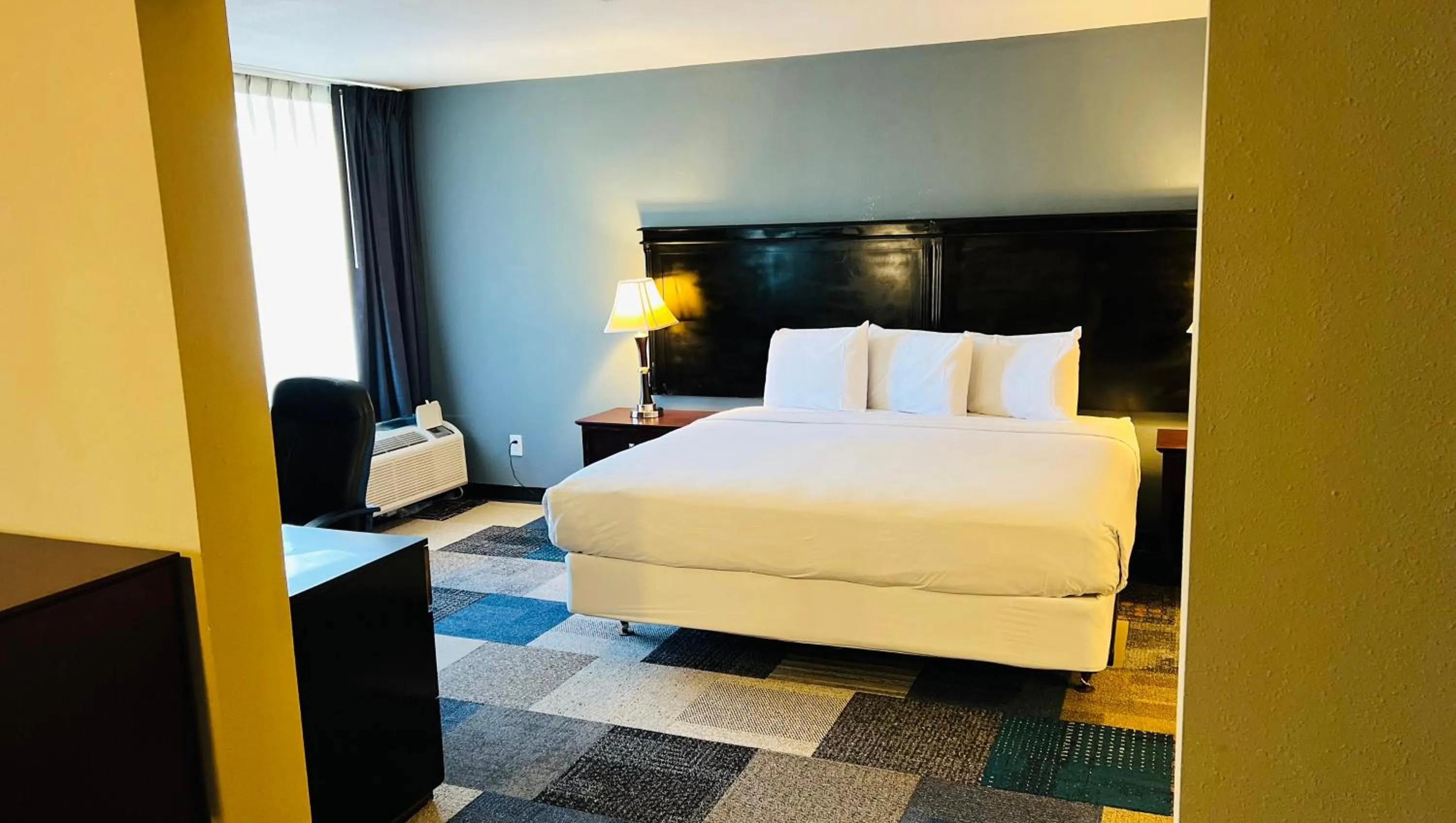 Deluxe Suite in Magnuson Grand Hotel and Conference Center Tyler