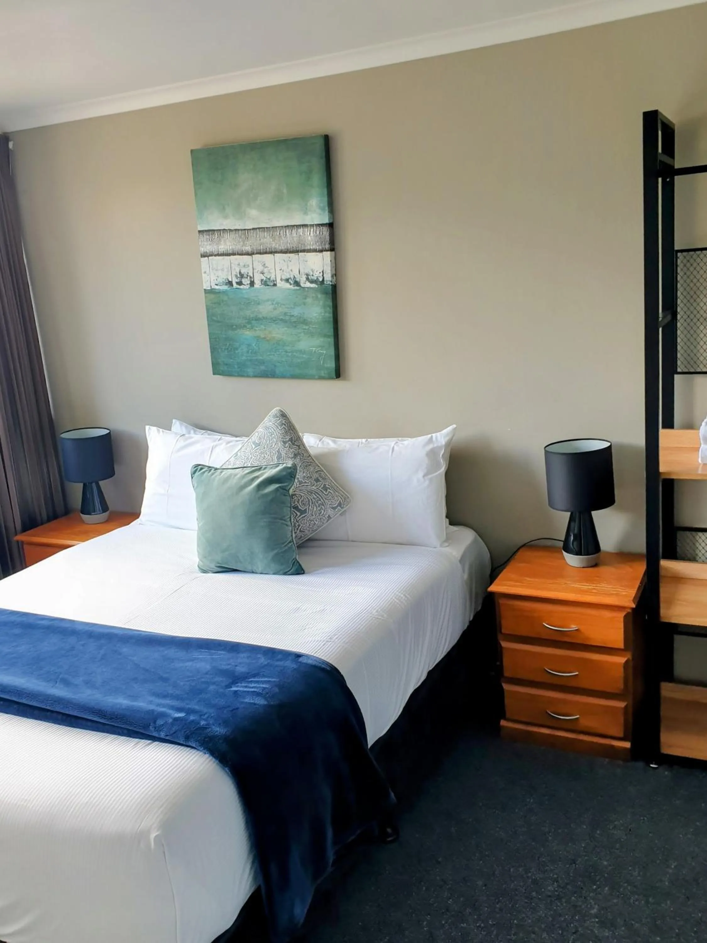 Double Room with Shared Bathroom in LKNZ Lodge & Cafe