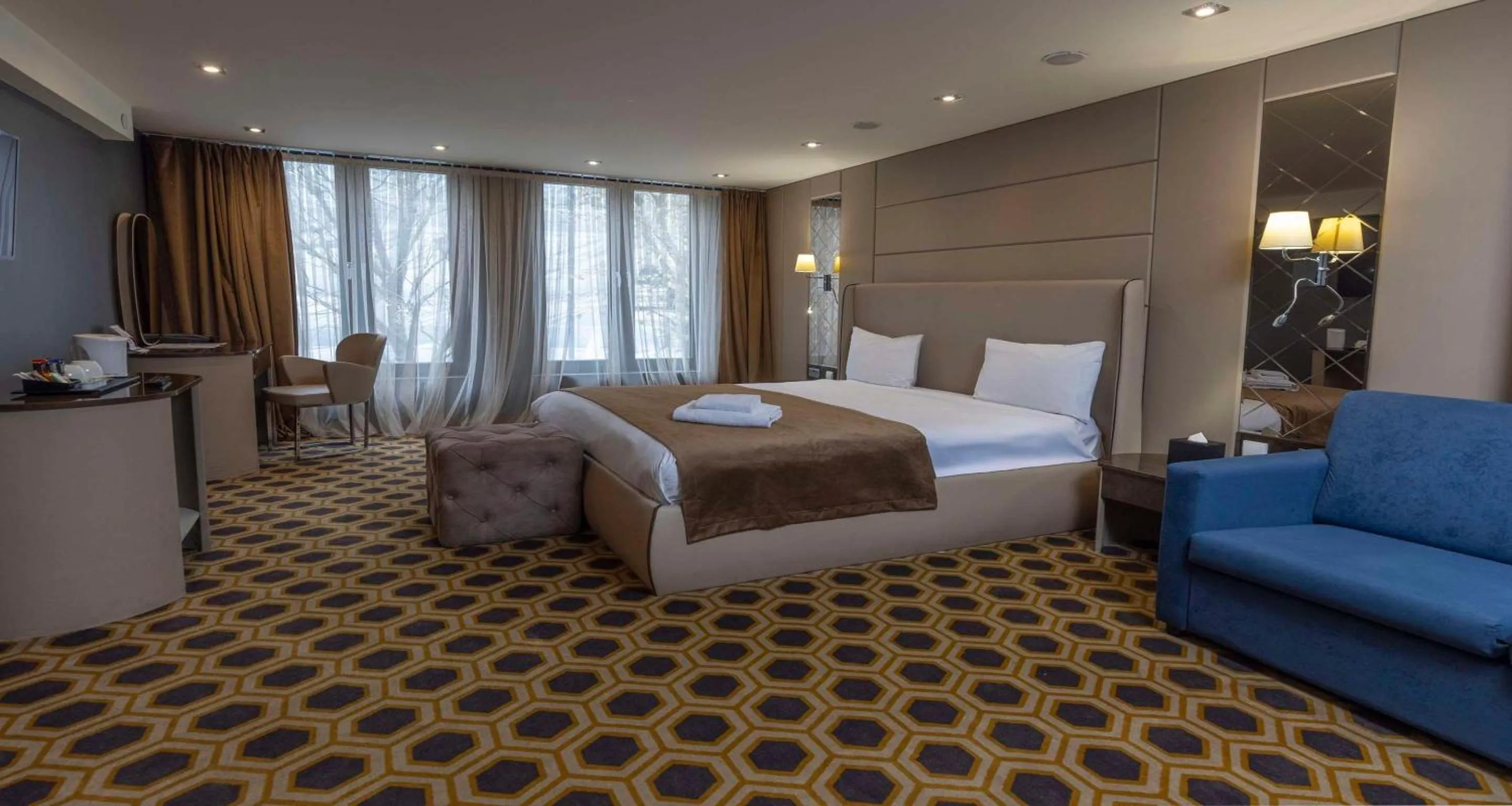 Superior Double Room with Sofa Bed in Putney Hotel