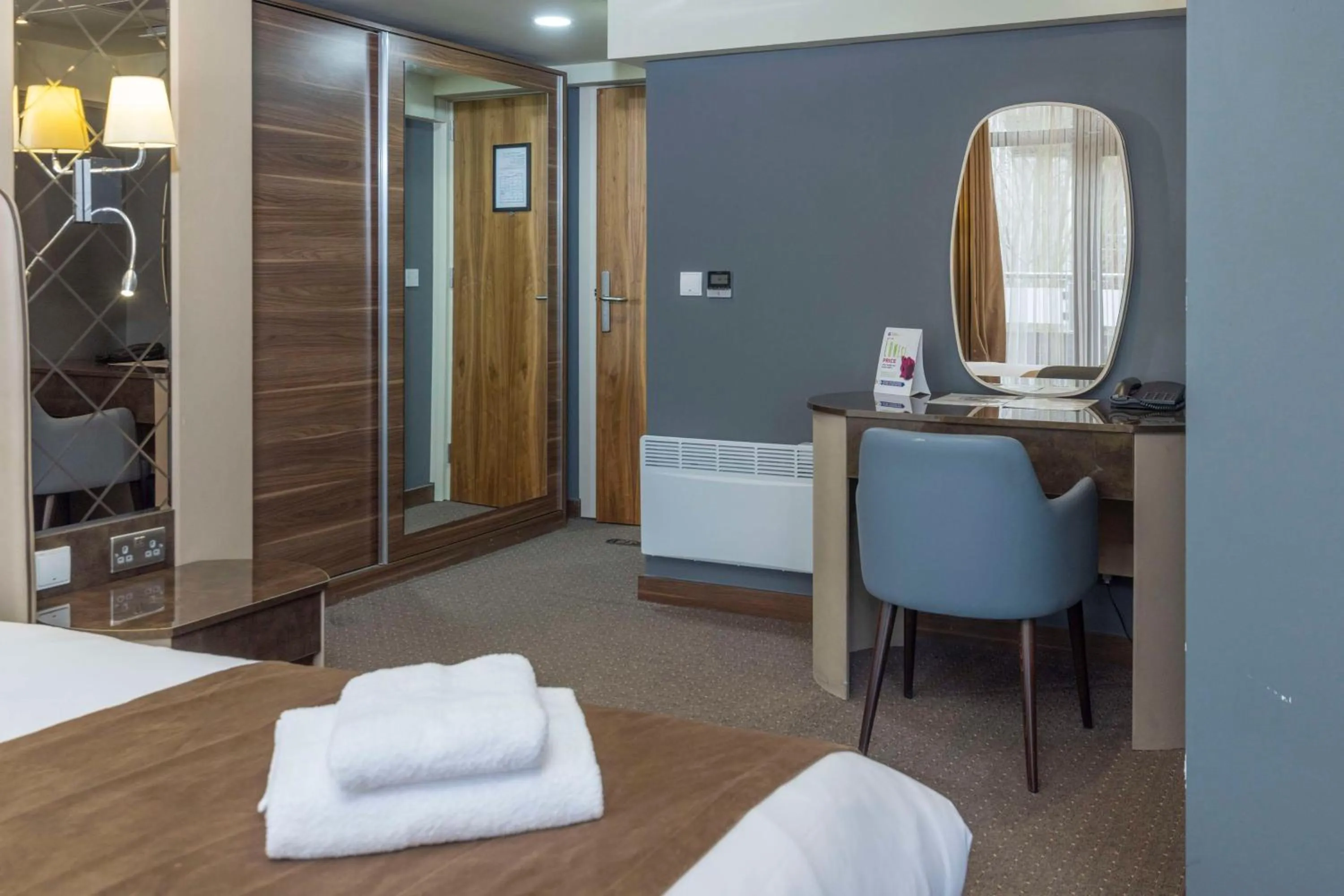 Family Room with sofa bed in Putney Hotel