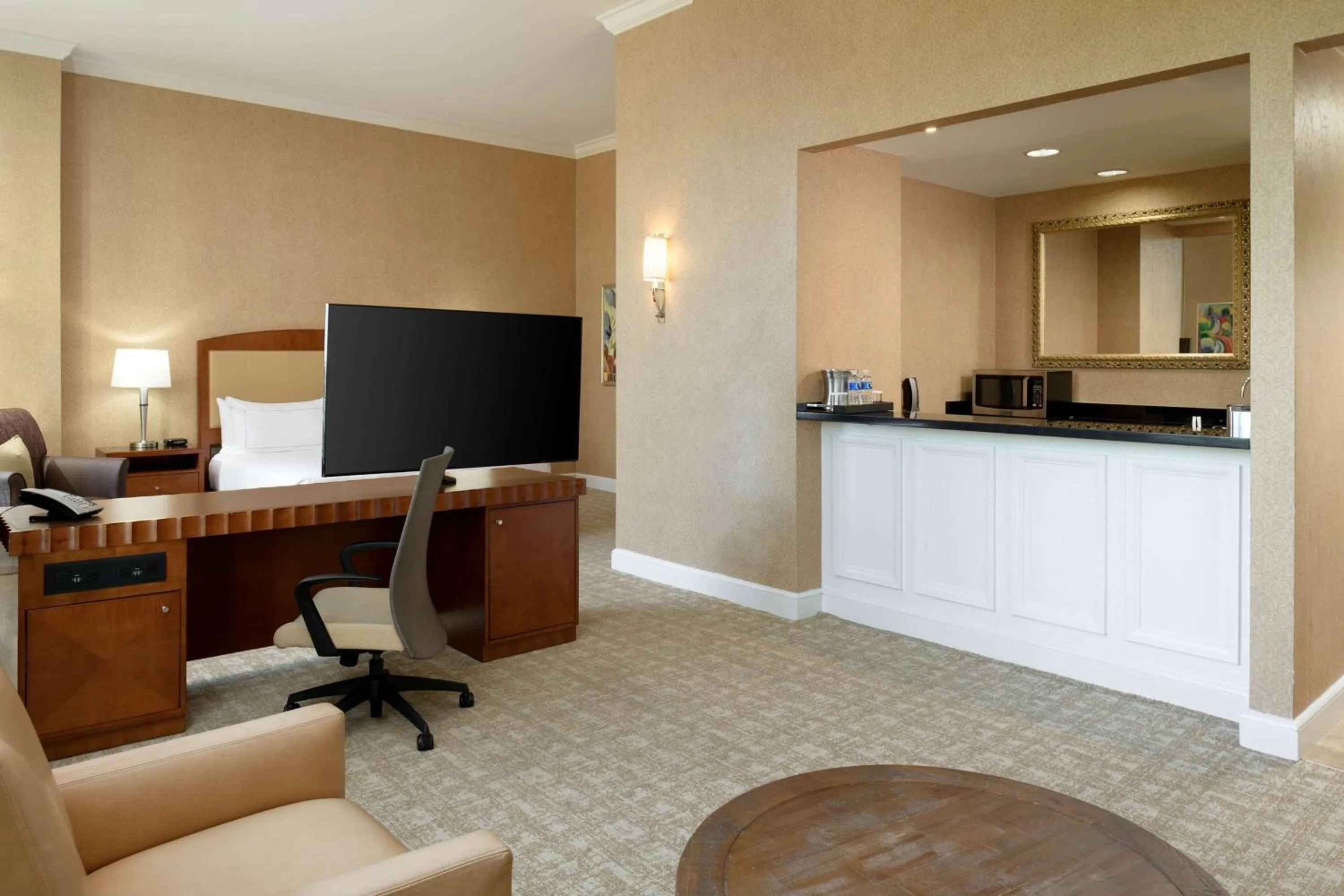 King Corner Studio Suite in Hilton Charlotte Uptown