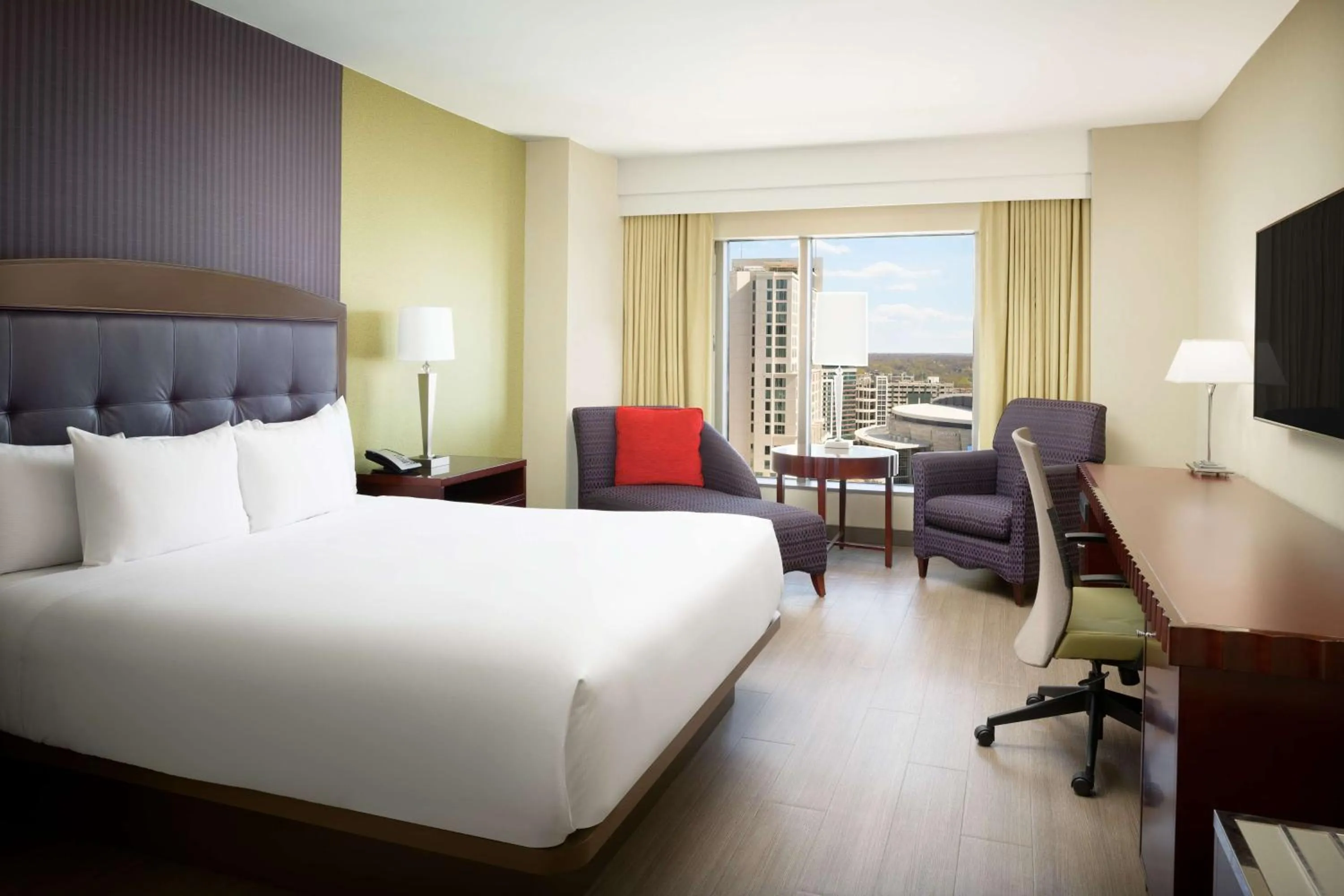 King Room with City View and Roll-in Shower - Mobility and Hearing Access in Hilton Charlotte Uptown