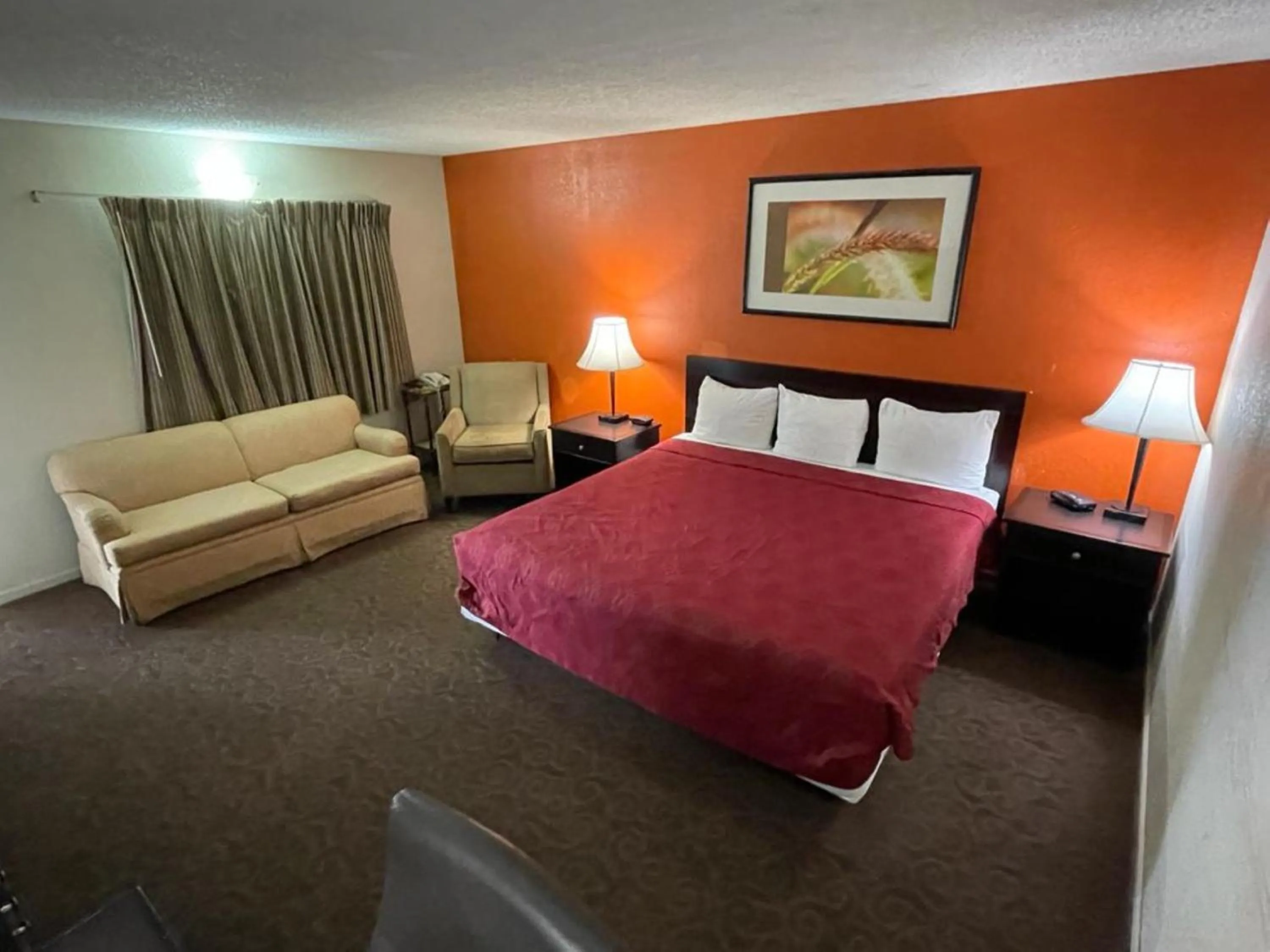 Superior King Room - single occupancy in Knights Inn & Suites Emporia