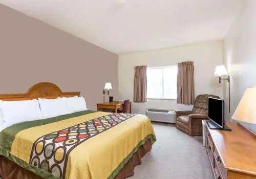 King Room - Non Smoking in Super 8 by Wyndham Huntington WV