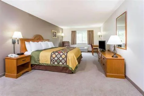 King Room with Roll-In Shower - Disability Access/Non Smoking in Super 8 by Wyndham Huntington WV