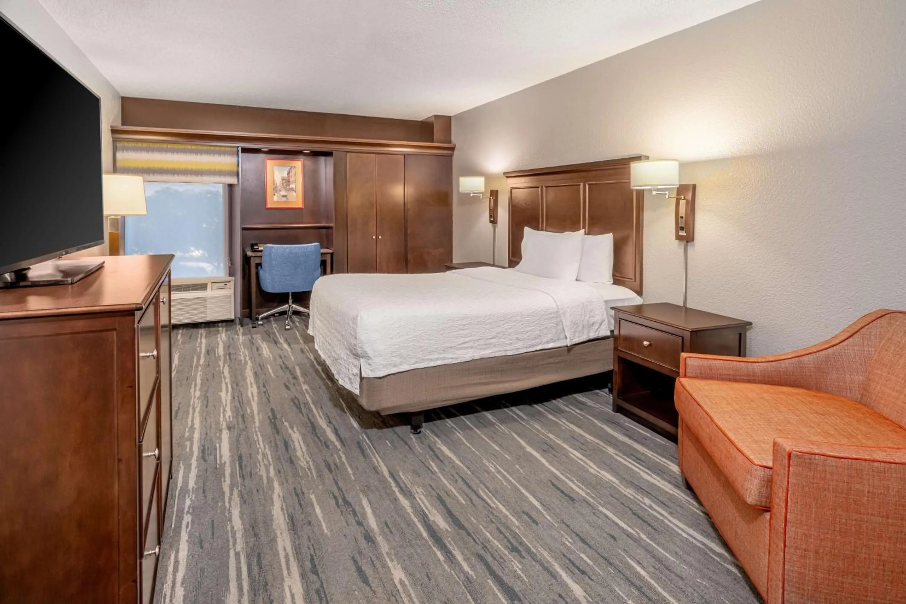 Queen Room - Disability Access/Non-Smoking in Hampton Inn Nashville / Vanderbilt