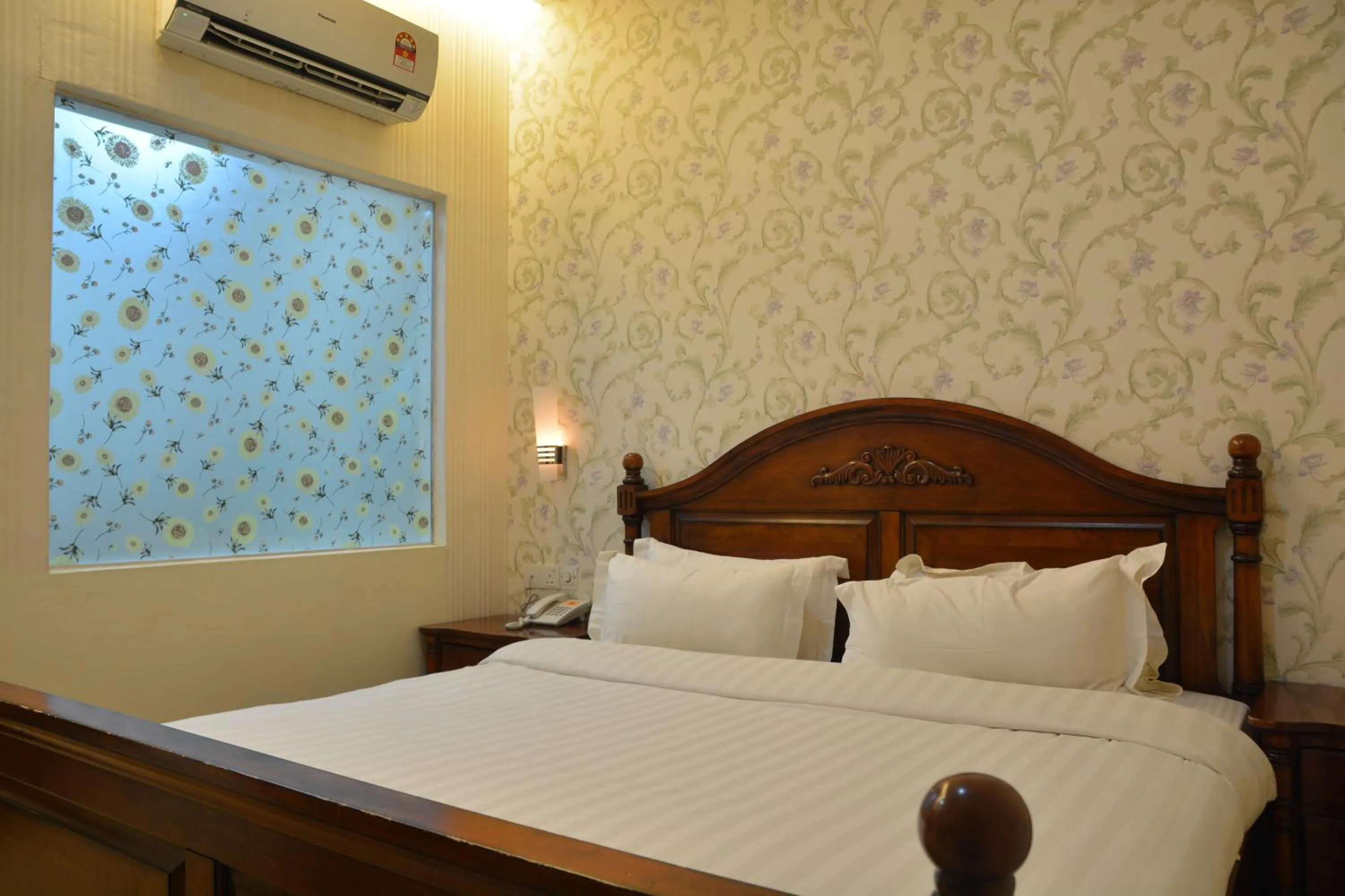 Standard Queen Room in De Residence Hotel