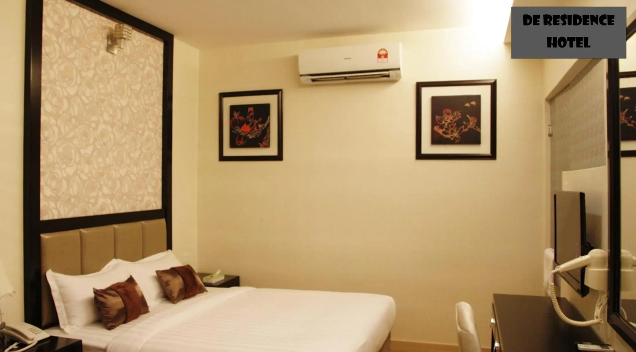 Standard Queen Room in De Residence Hotel