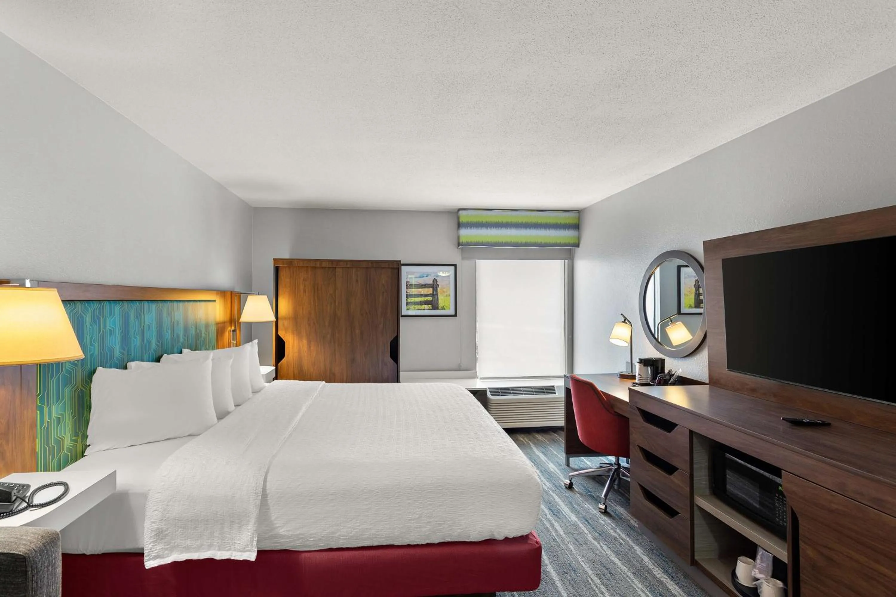 King Room with Sofa Bed and Study - Non-Smoking in Hampton Inn Bridgeport/Clarksburg