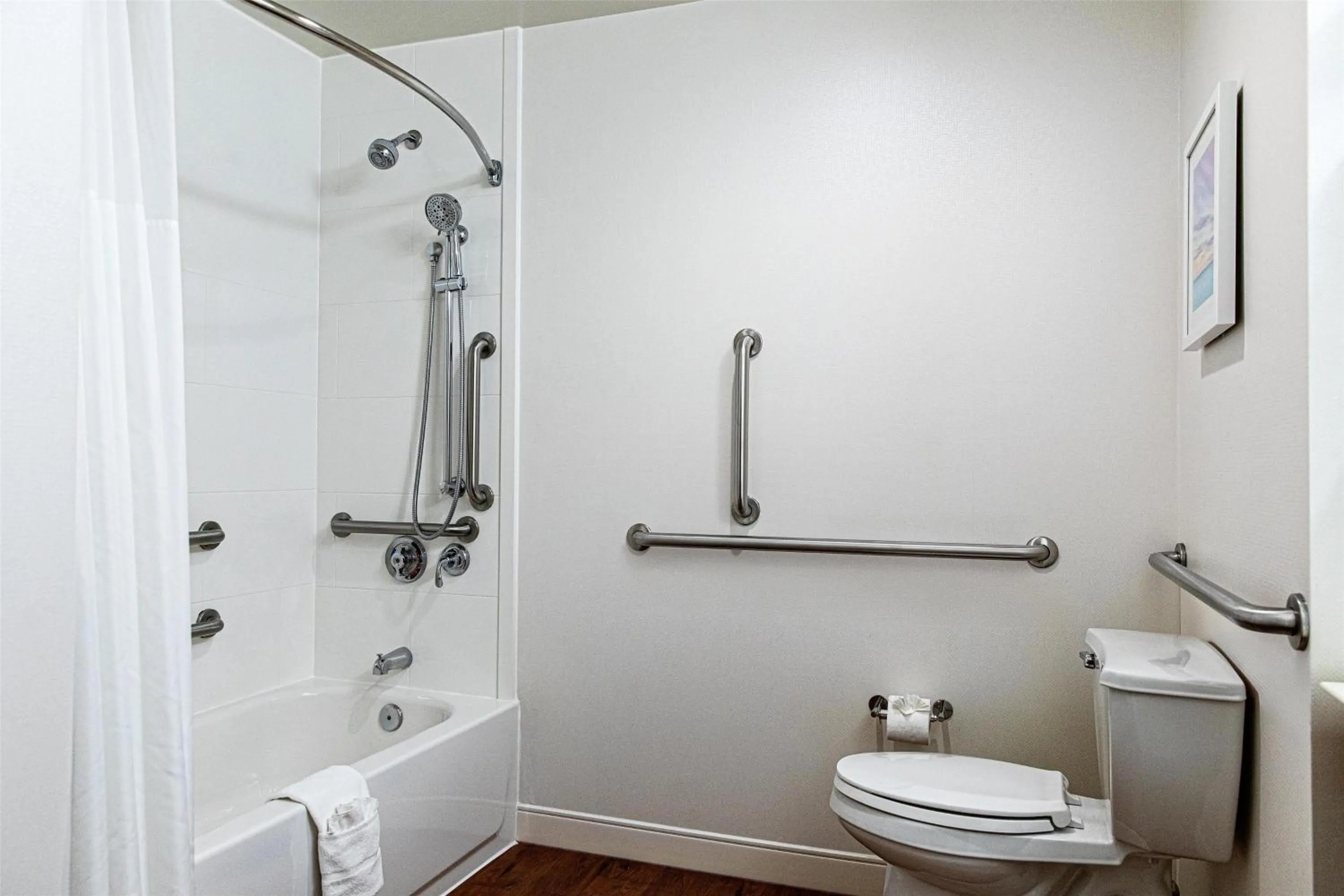 King Room with Accessible Tub - Mobility and Hearing Access/Non-Smoking in Hampton Inn Charleston-Daniel Island