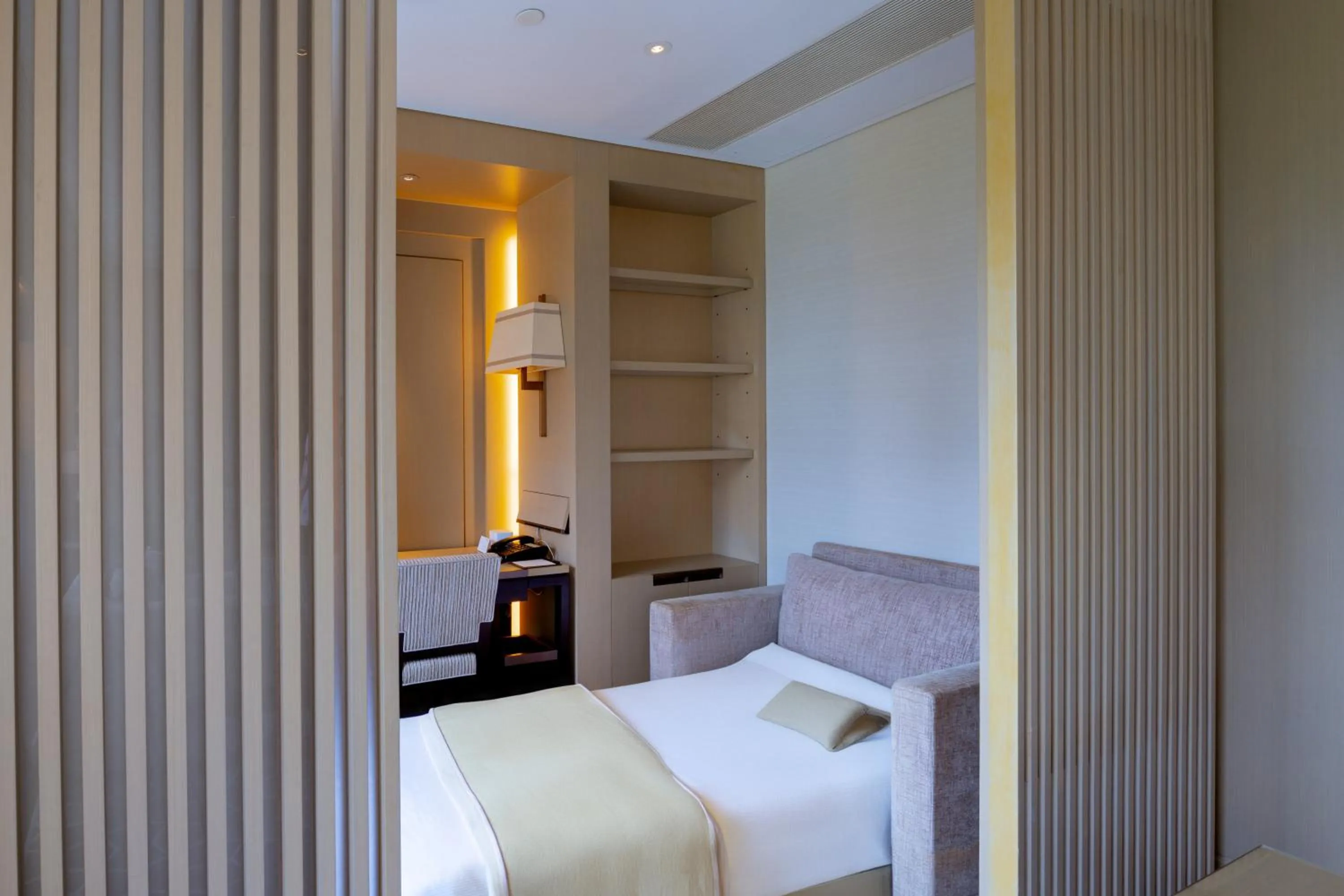 Deluxe Family Suite in IFC Residence