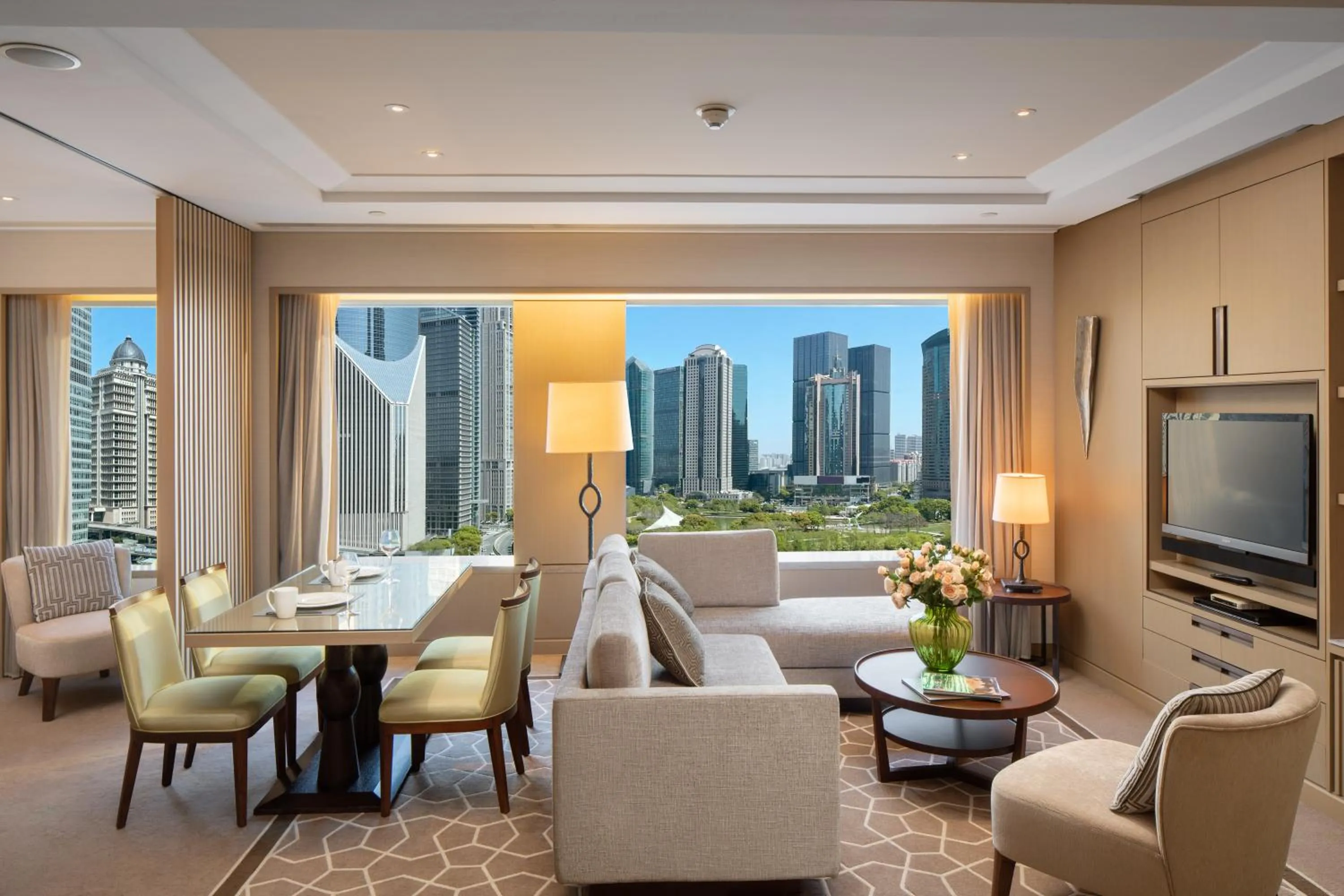 Deluxe One-Bedroom Suite in IFC Residence