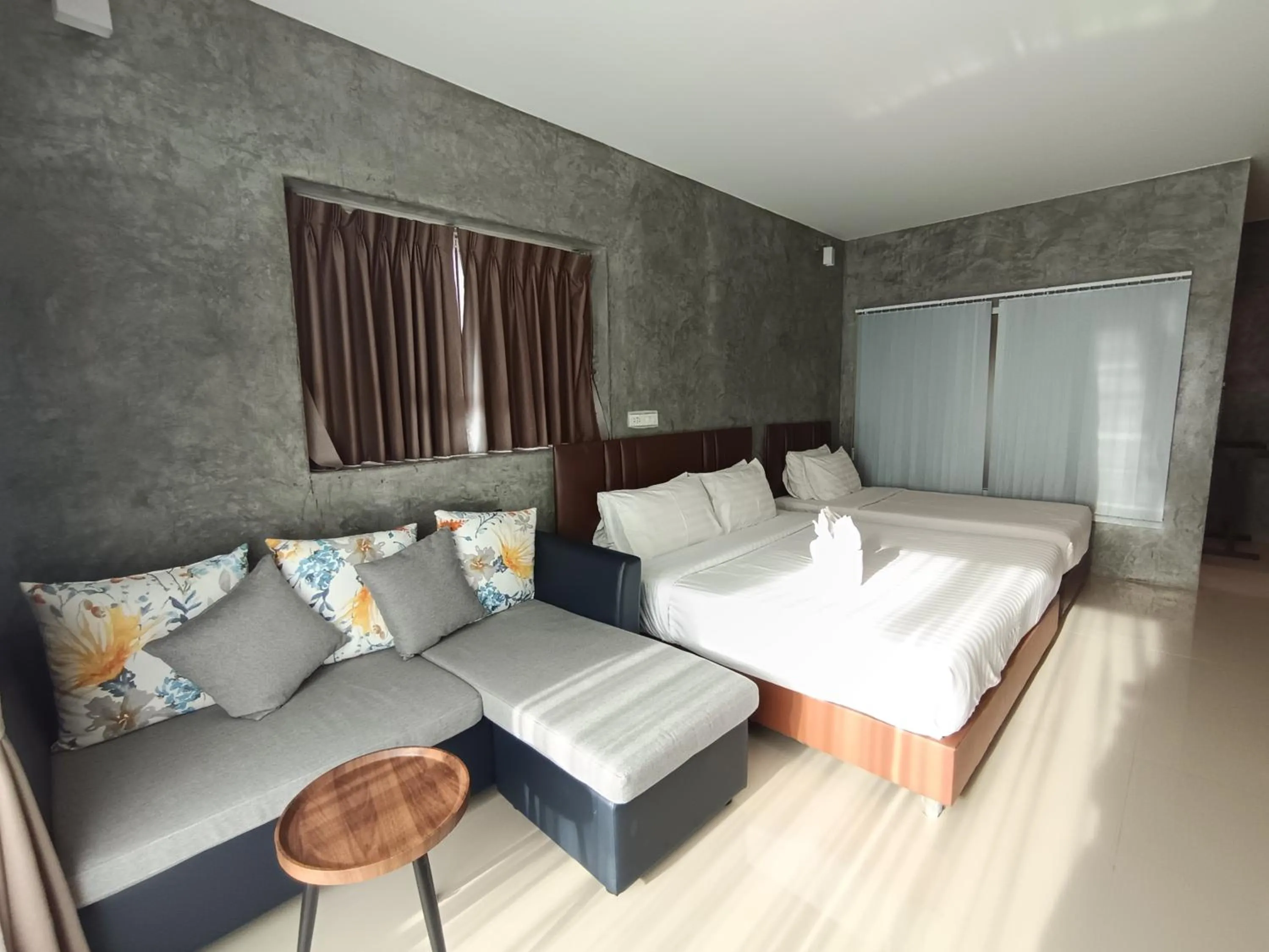 Deluxe Triple Room (2 Beds) in Makan Resort