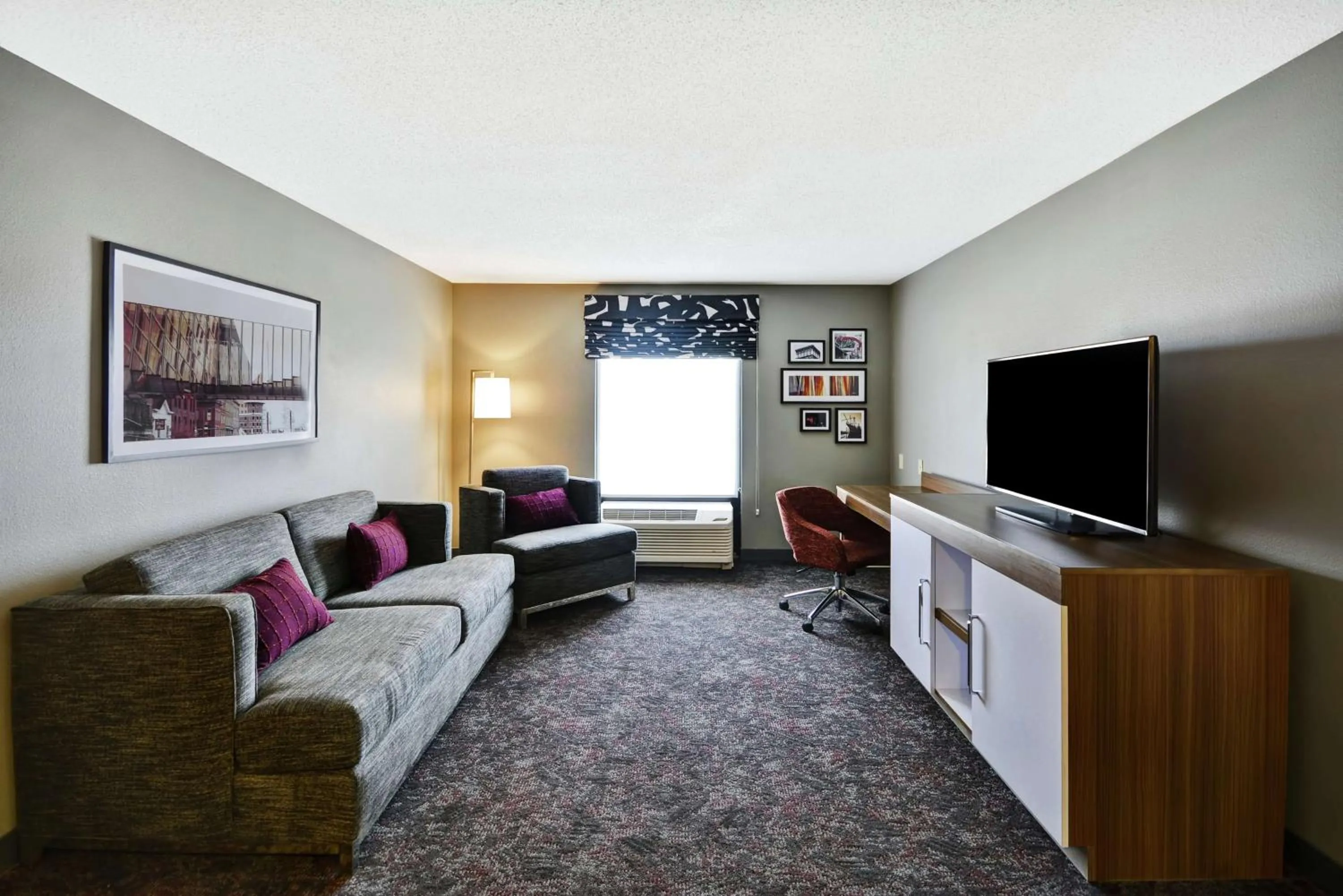 King Suite with Living Room and Sofa Bed in Hampton Inn & Suites Columbus-Easton Area