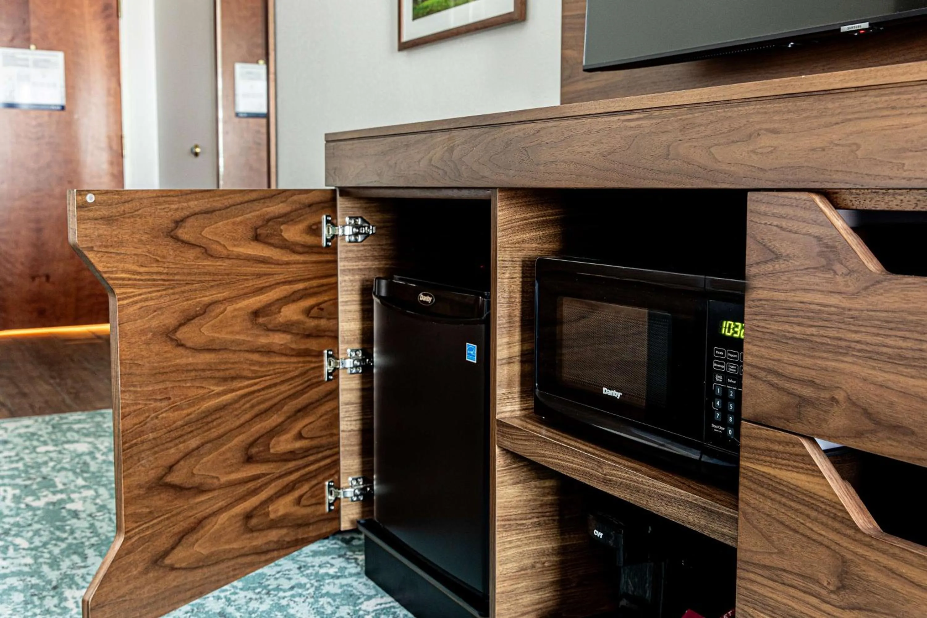 Queen Room with Two Queen Beds and Bath Tub - Mobility Access in Hampton Inn & Suites Charleston-West Ashley