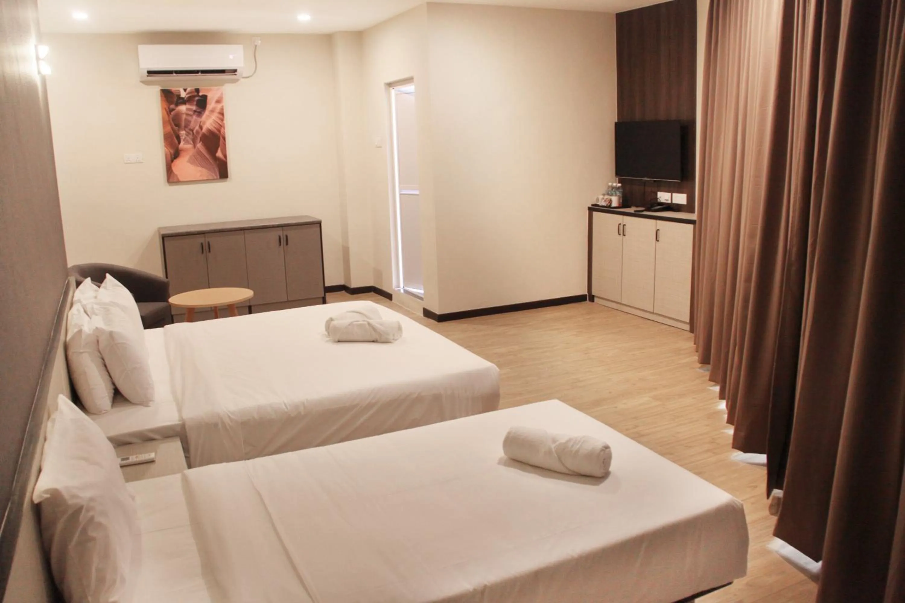 Standard Triple Room in Gergasi Inn