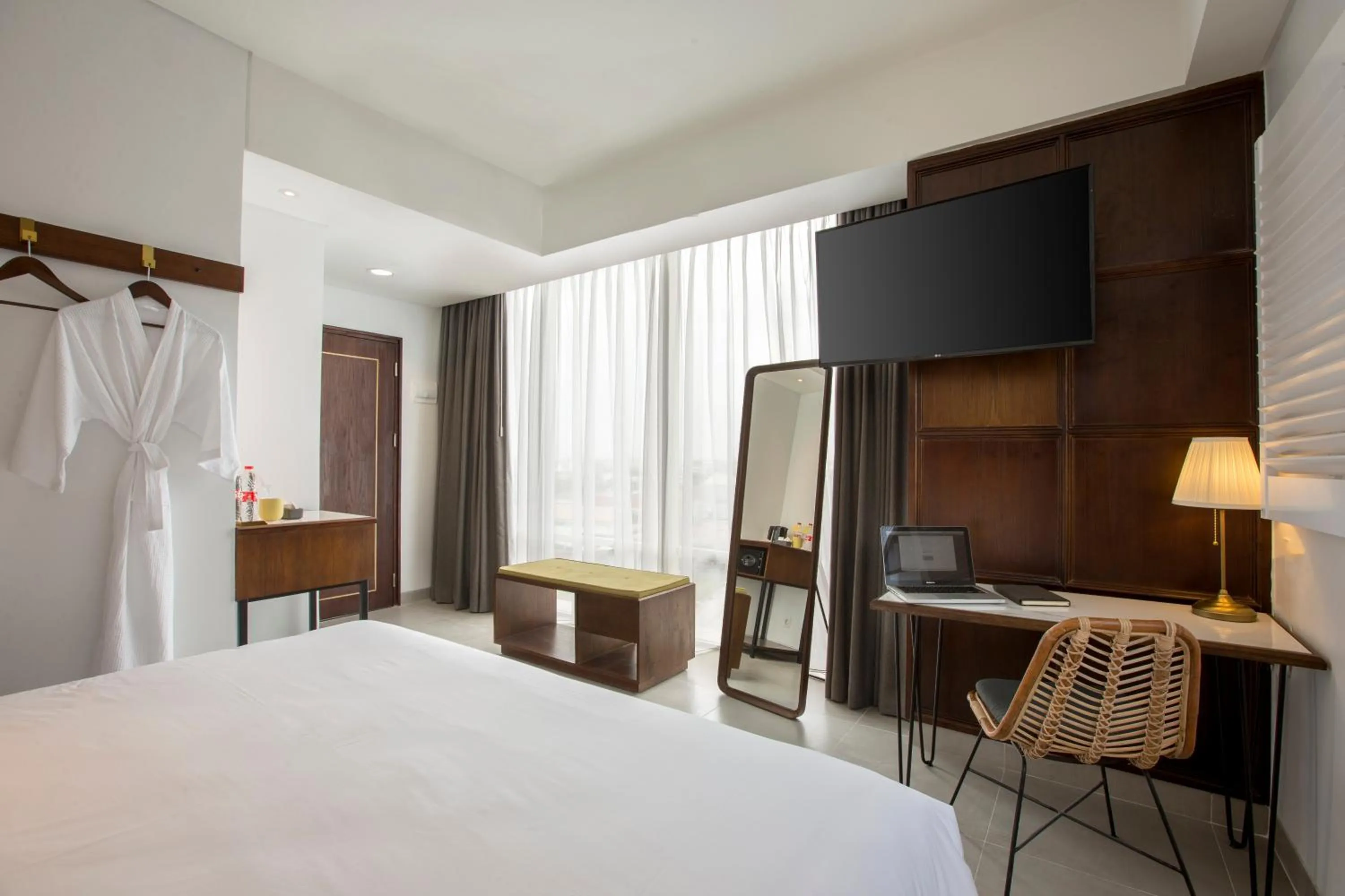 Champs Room Hollywood Park View in Kampi Hotel Tunjungan - Surabaya