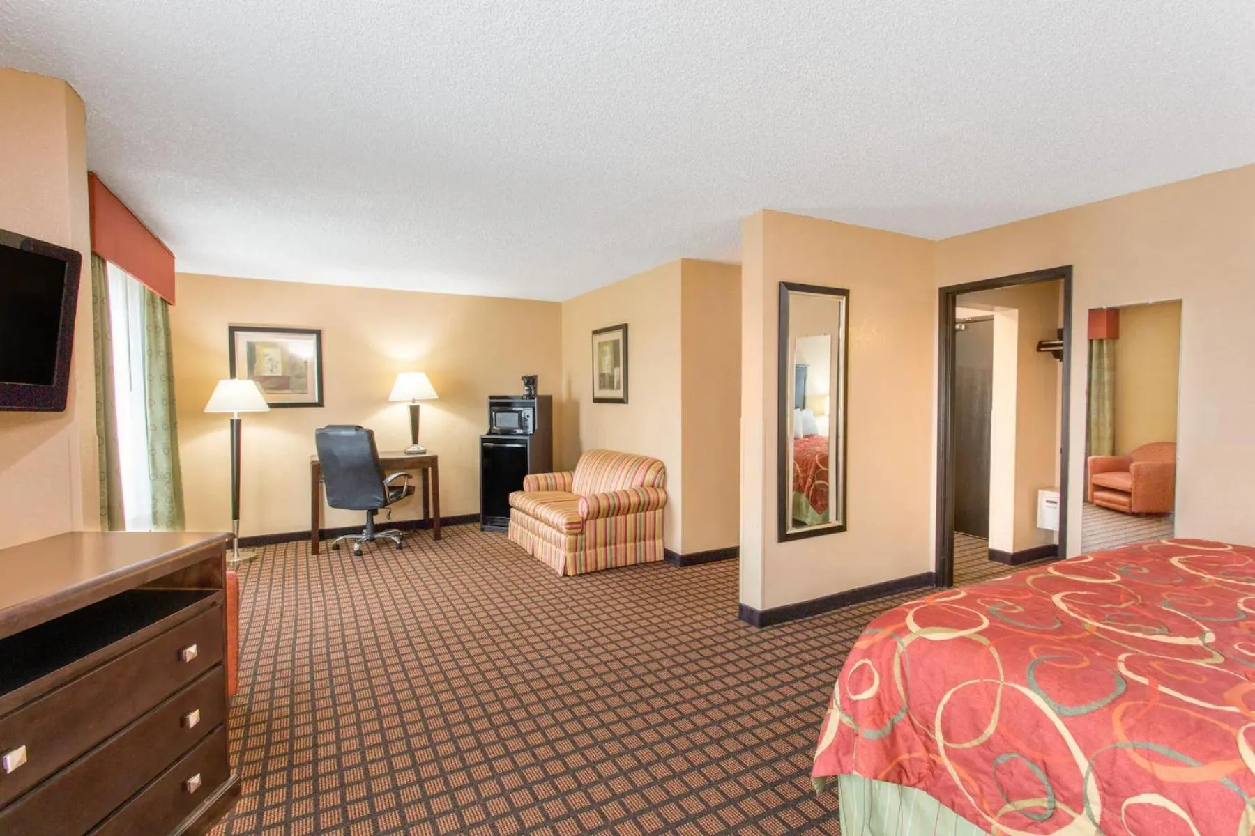 King Suite - Non-Smoking in Super 8 by Wyndham Texarkana AR
