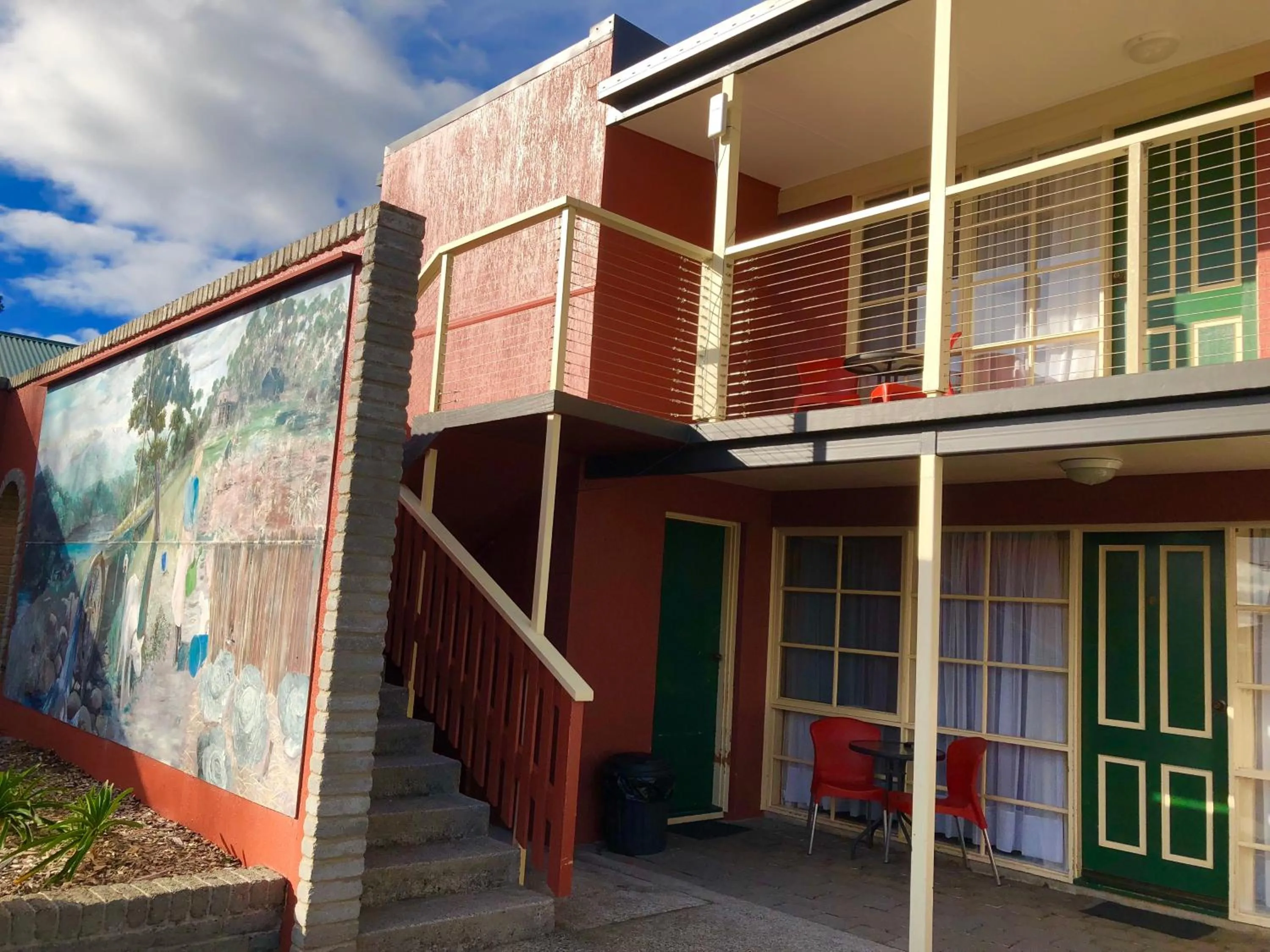 Three-Bedroom Apartment in Sheffield Motor Inn