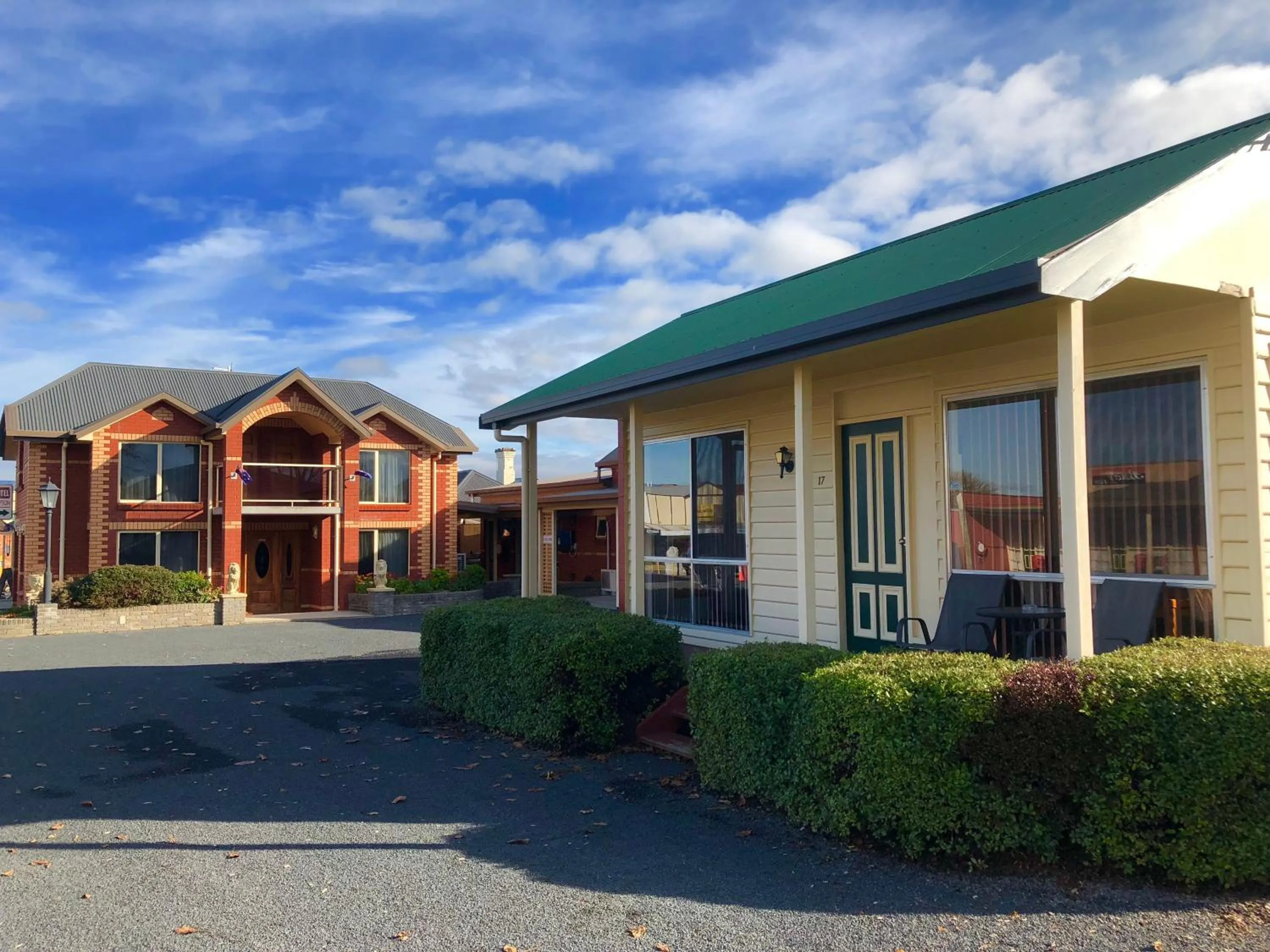 One-Bedroom Apartment in Sheffield Motor Inn