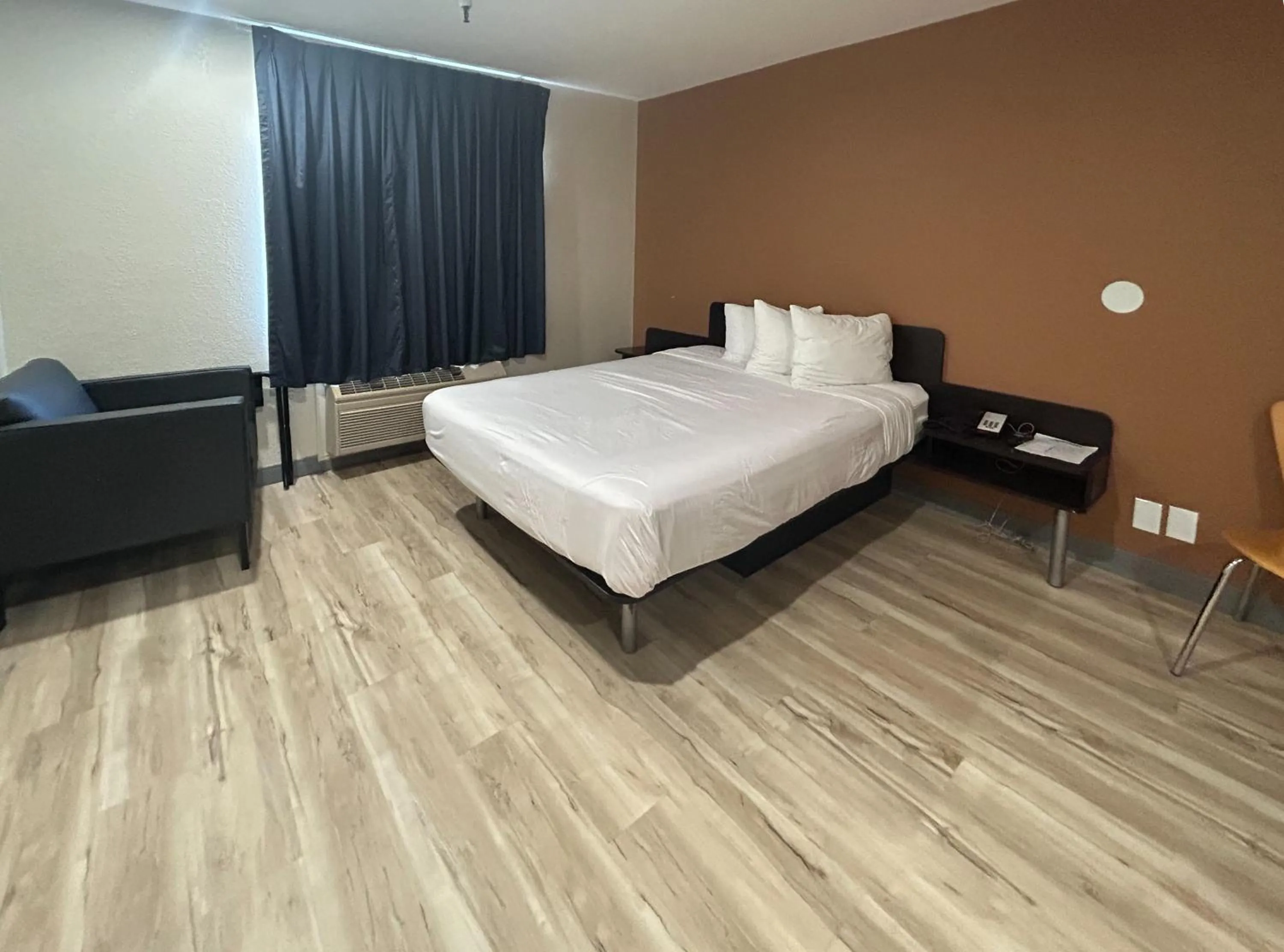 Queen Room - Disability Access - Roll in Shower in Studio 6 Suites Cameron Park, CA Folsom