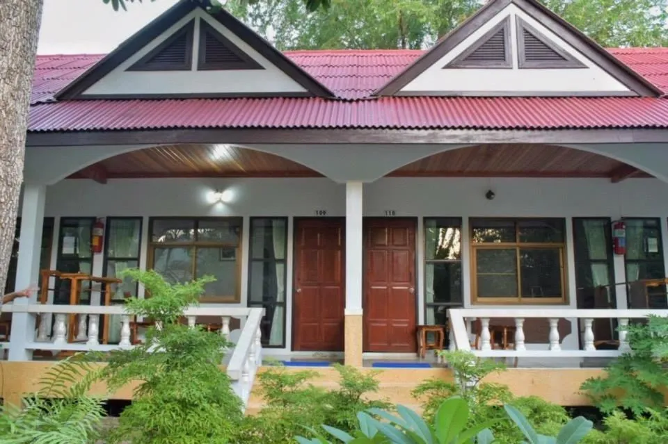 Standard Triple Room in Pen's Bungalow Koh Phangan