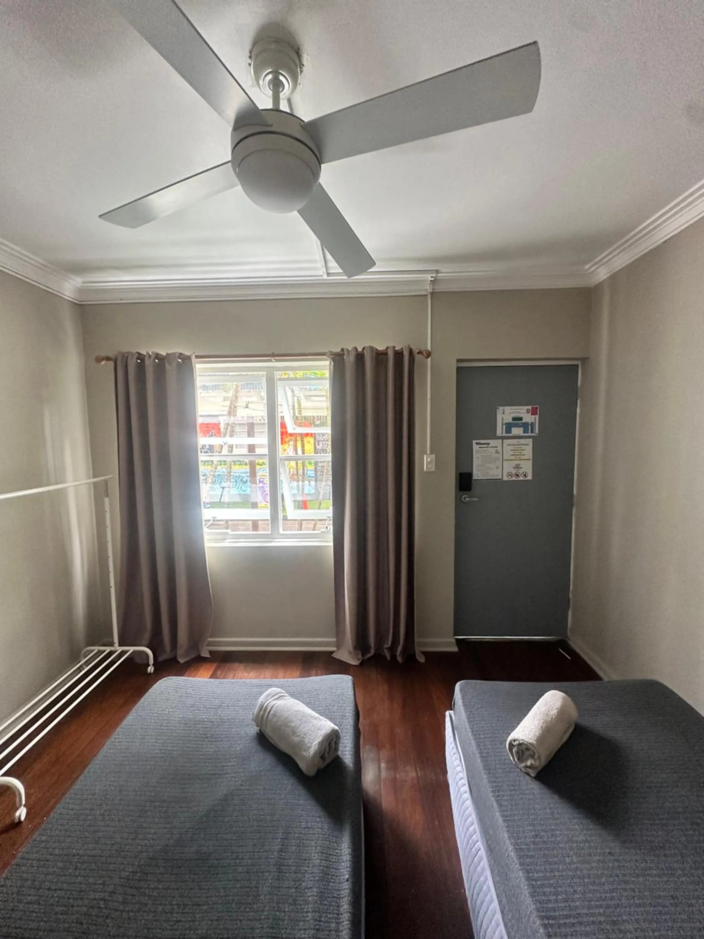 Twin Room with Shared Bathroom in Backpackers In Paradise 18-35 Hostel