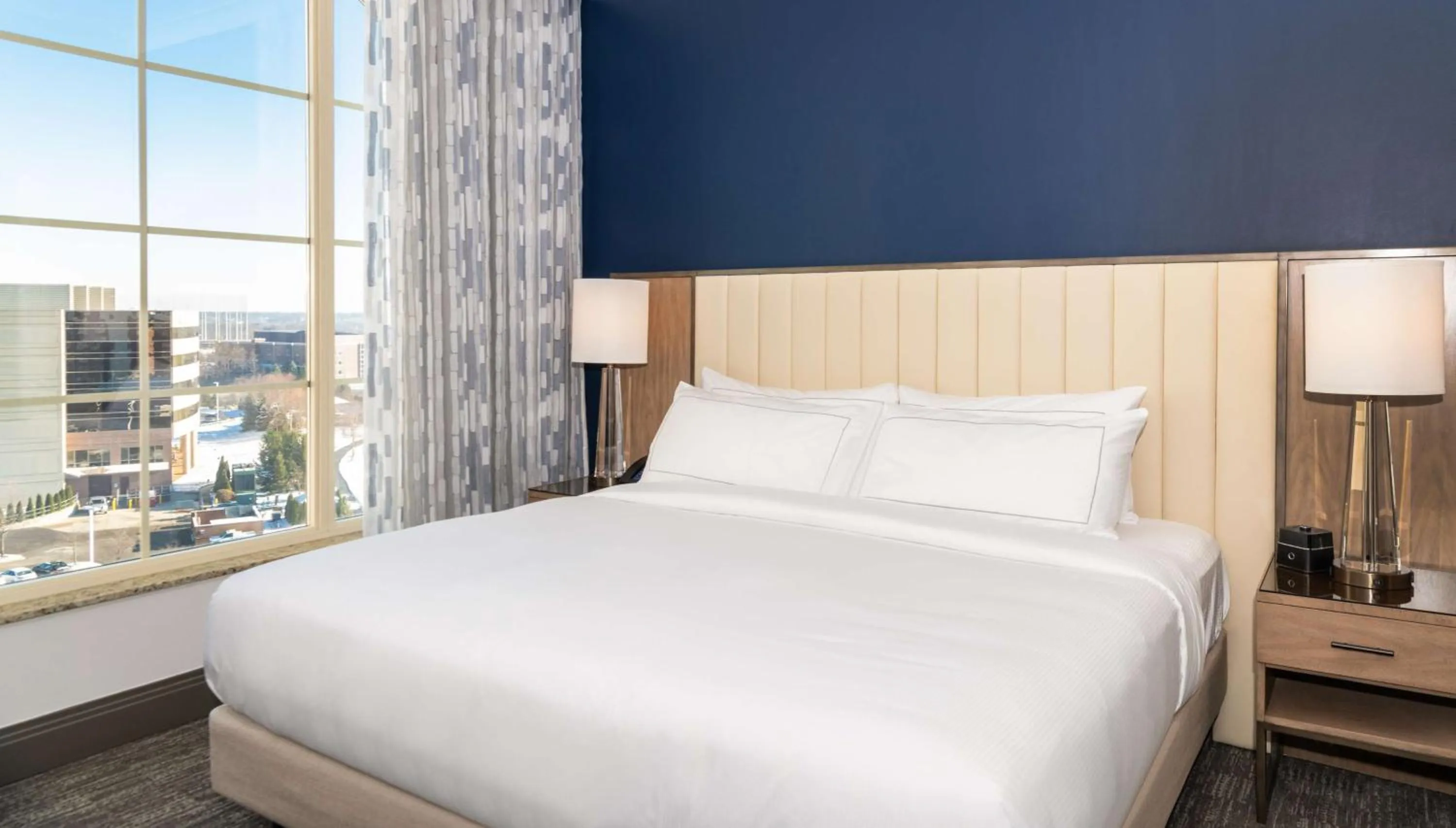 Executive Parlor King Suite in Hilton Columbus/Polaris