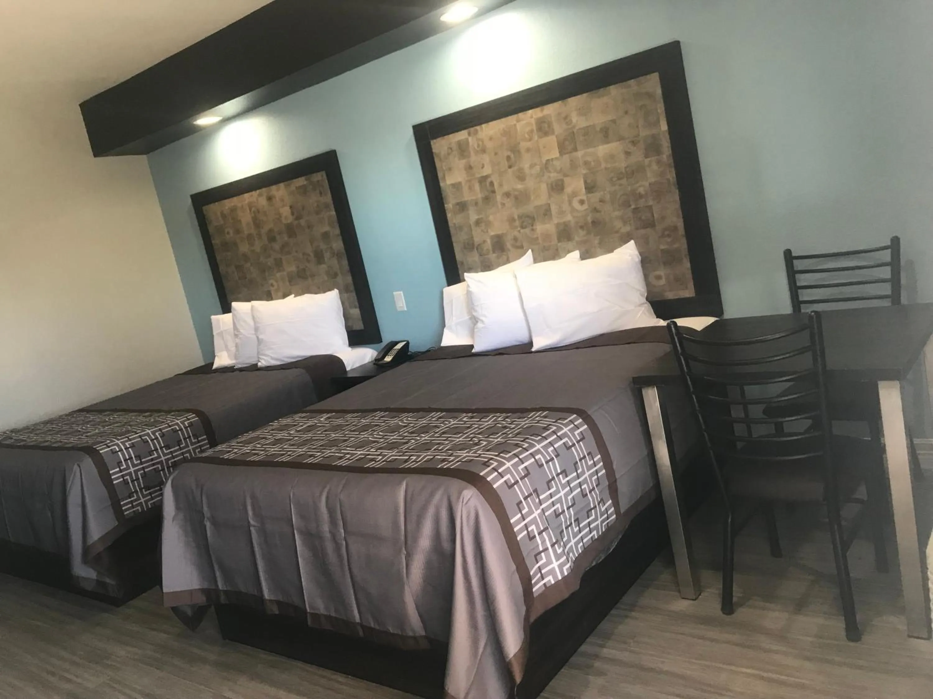 Deluxe Queen Room in The Residency Suites