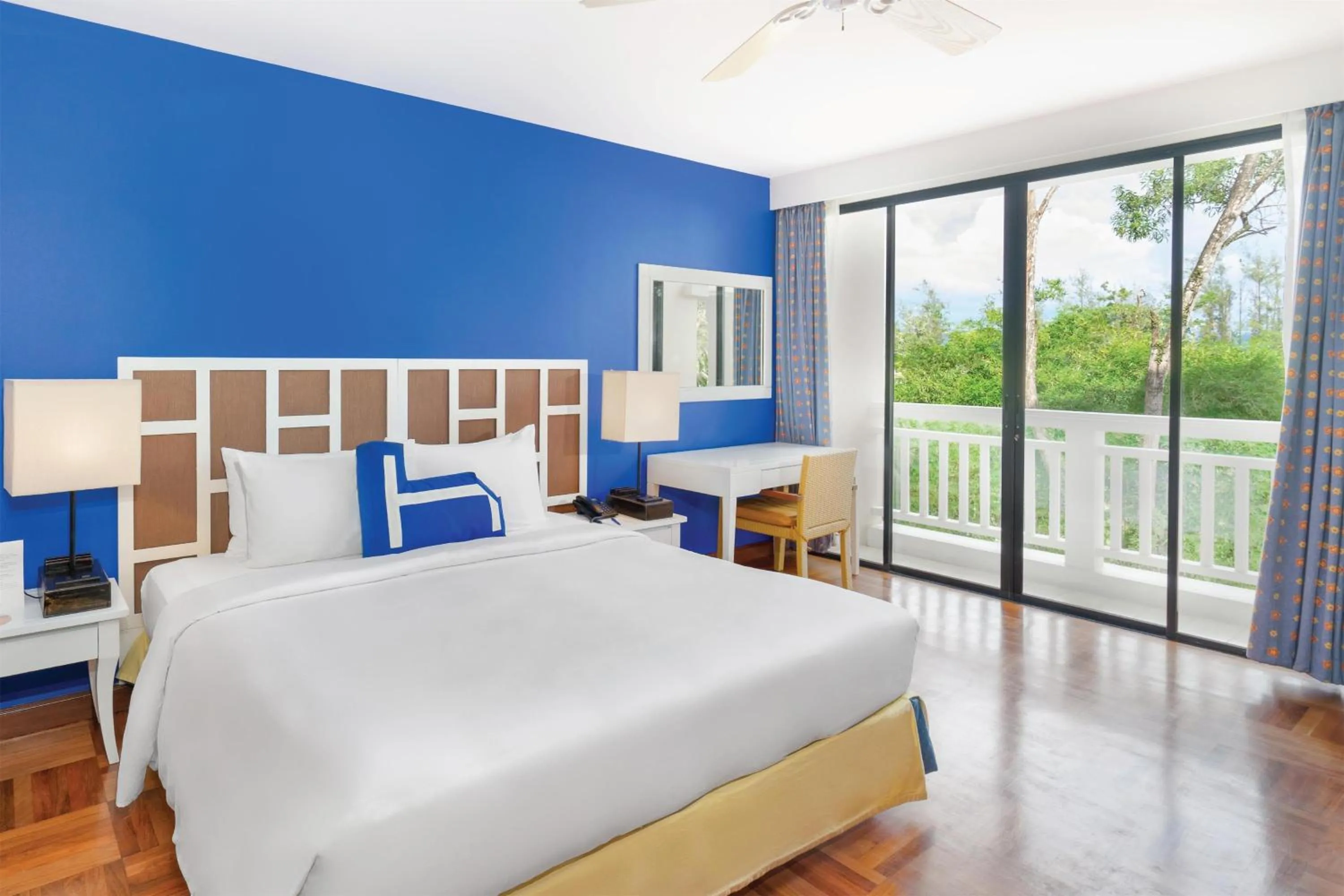 Premier Golf View Suite King (Size 78 sqm.) in Homm Suites Laguna, part of Banyan Group