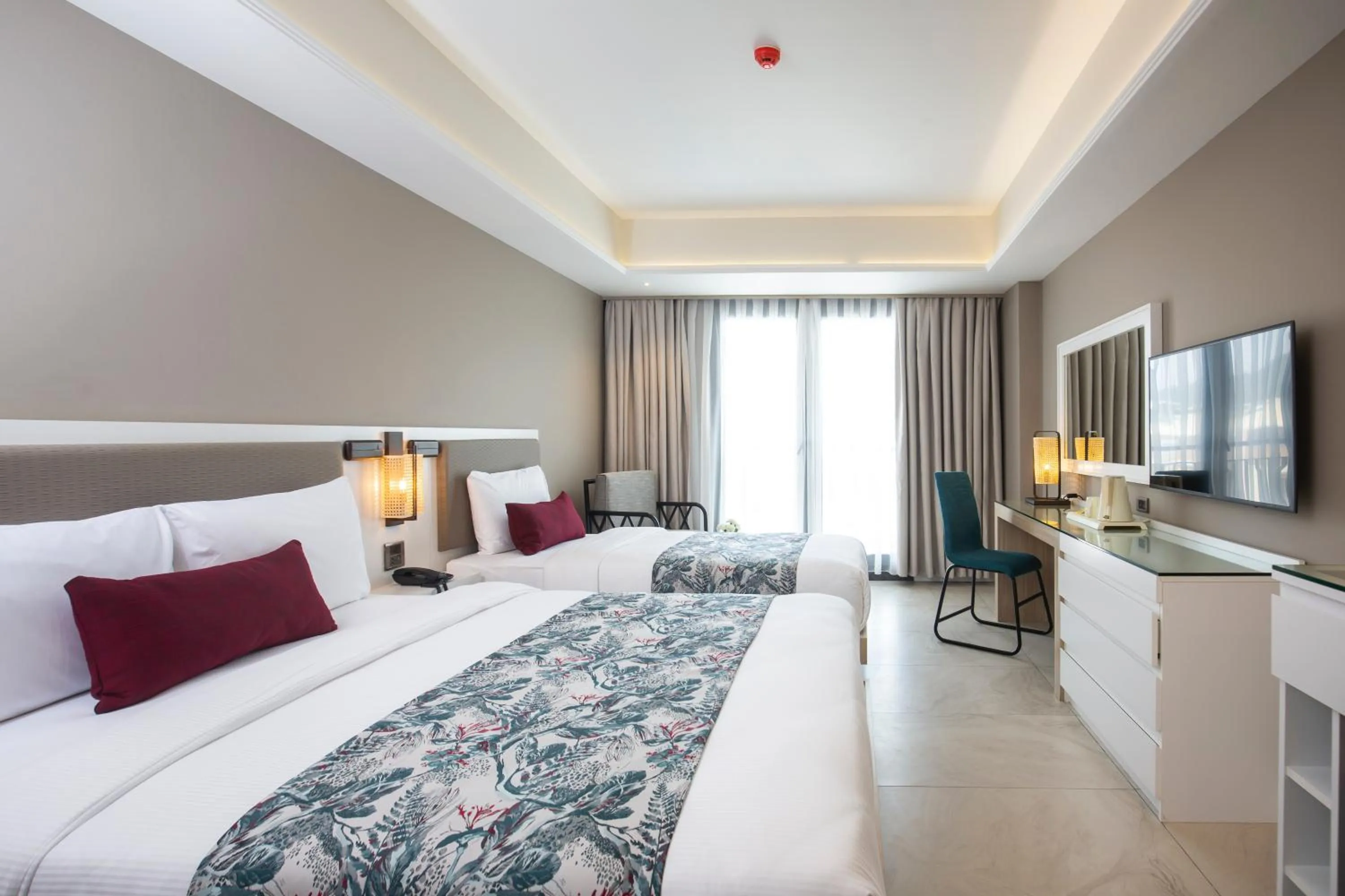 Deluxe Room (2 Adults + 1 Child) in WOOVO Phuket Patong - by Swandor