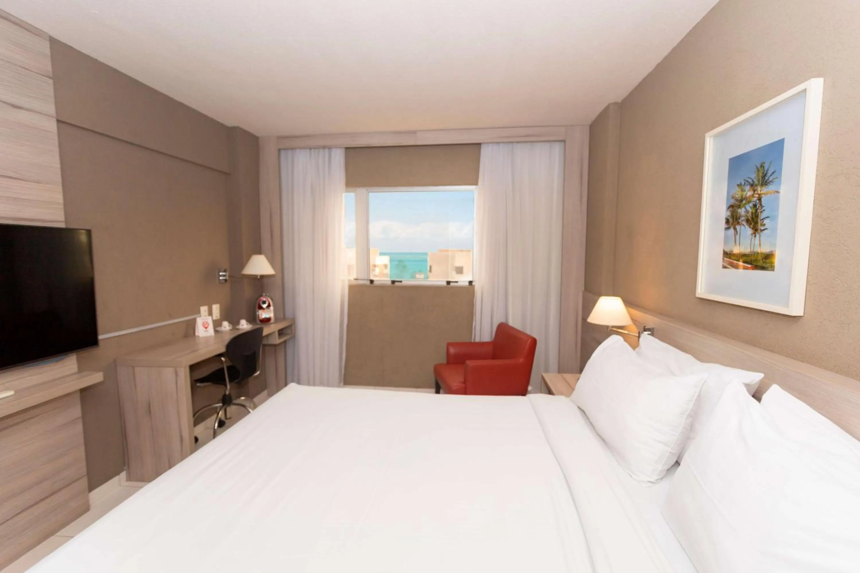 King Room with Partial Ocean View in Holiday Inn Express Maceió, an IHG Hotel