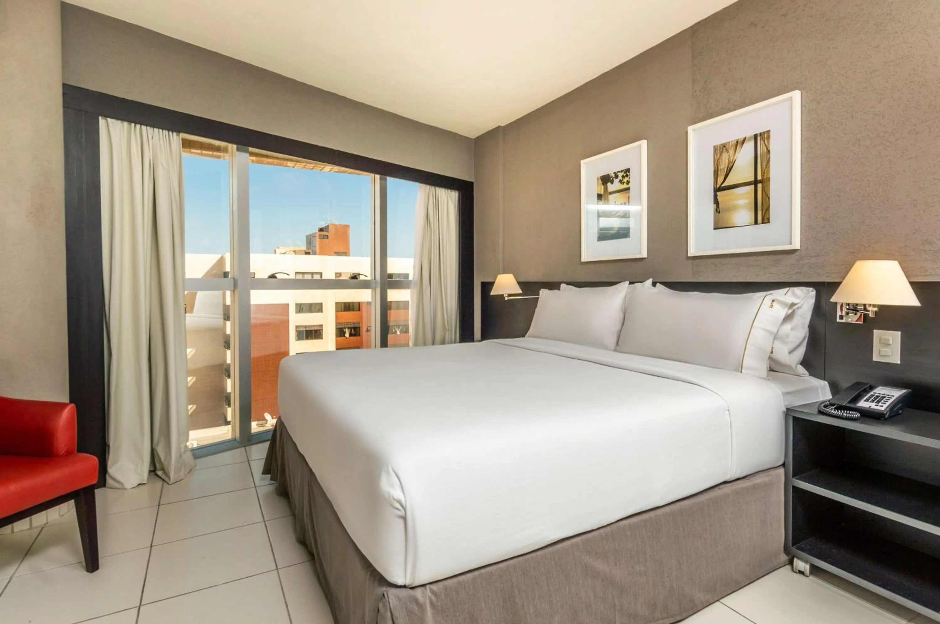 Corner King Room with Partial Ocean View in Holiday Inn Express Maceió, an IHG Hotel