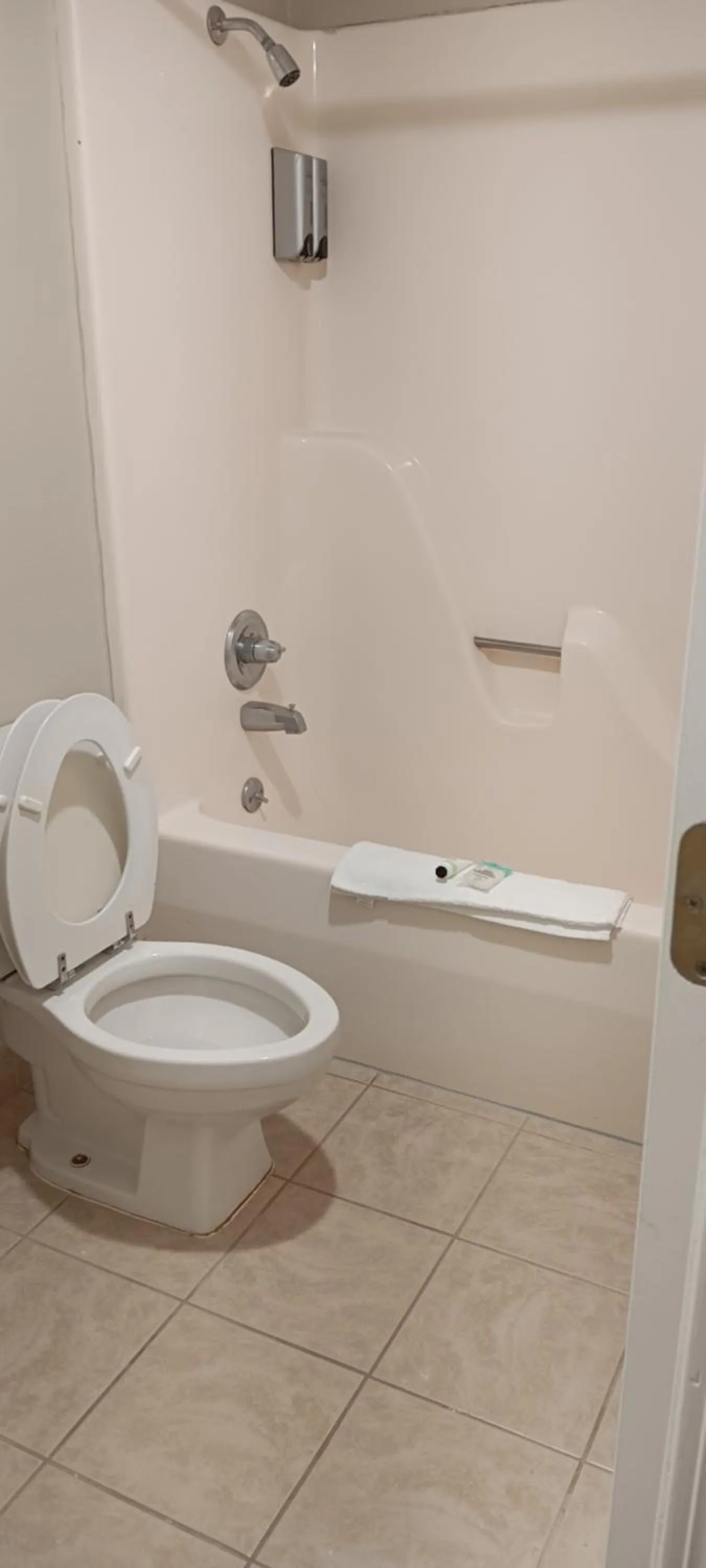 King Suite in Americana Inn - Henderson