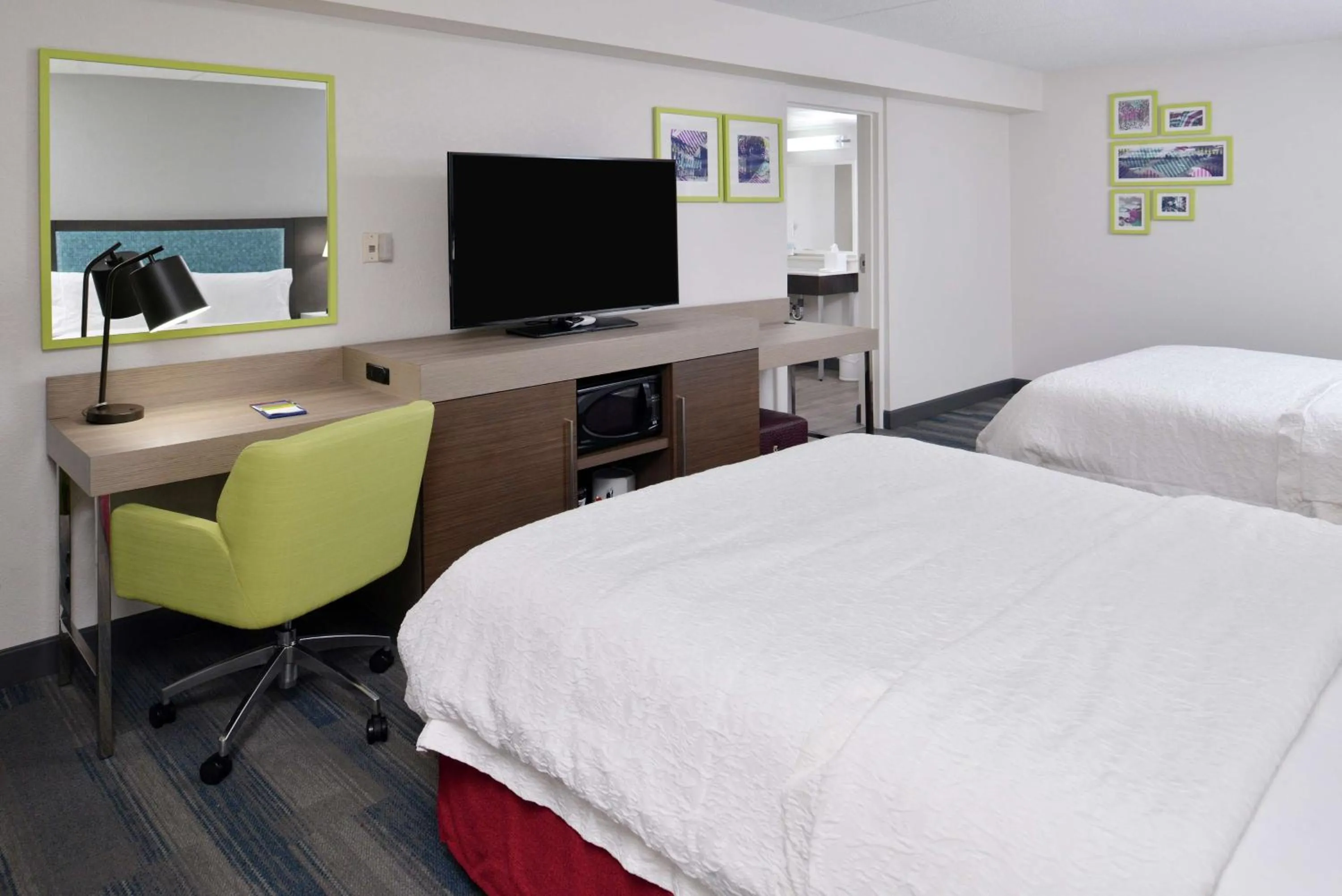 Queen Room with Two Queen Beds and Bath Tub - Mobility and Hearing Access/Non-Smoking in Hampton Inn - Greenville