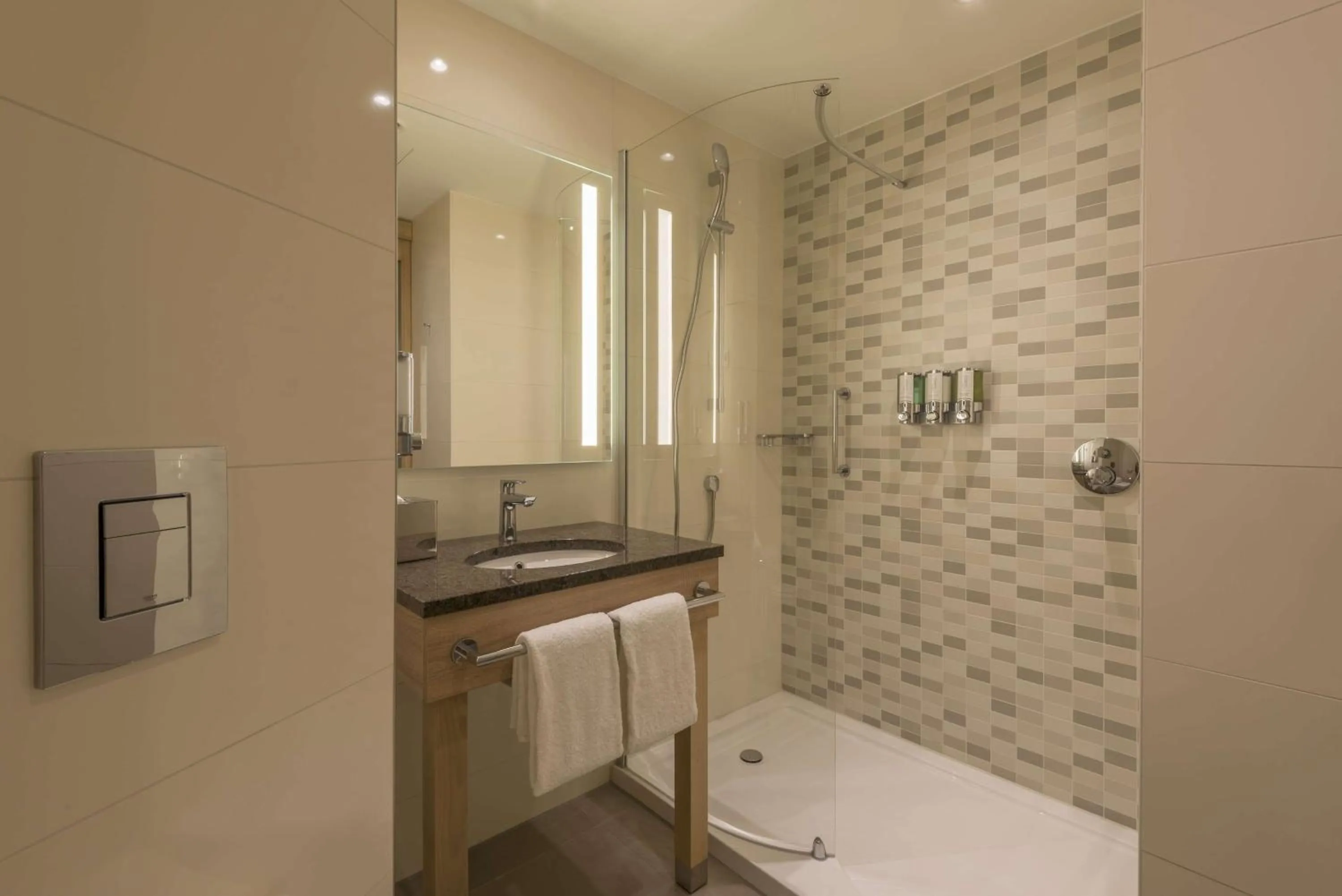 Twin Room in Hampton By Hilton Frankfurt Airport