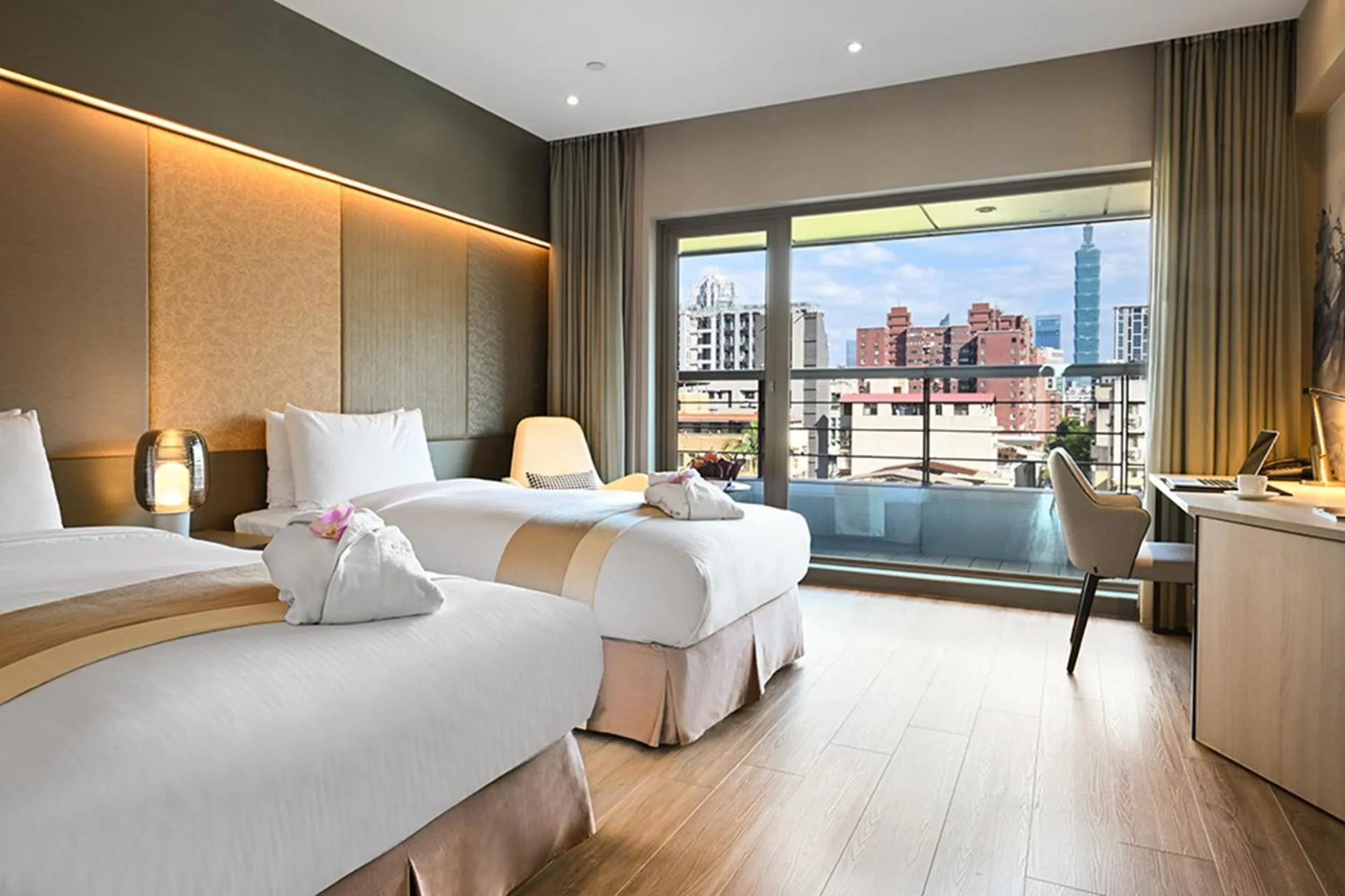 Superior Twin Room with 101 View in Park Taipei Hotel