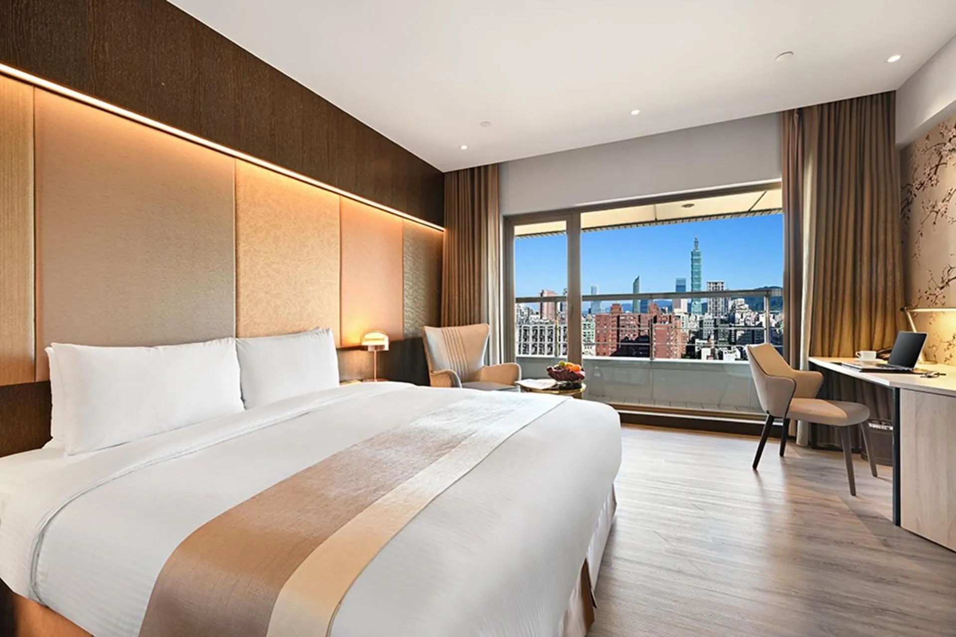 Superior King Room with 101 View in Park Taipei Hotel
