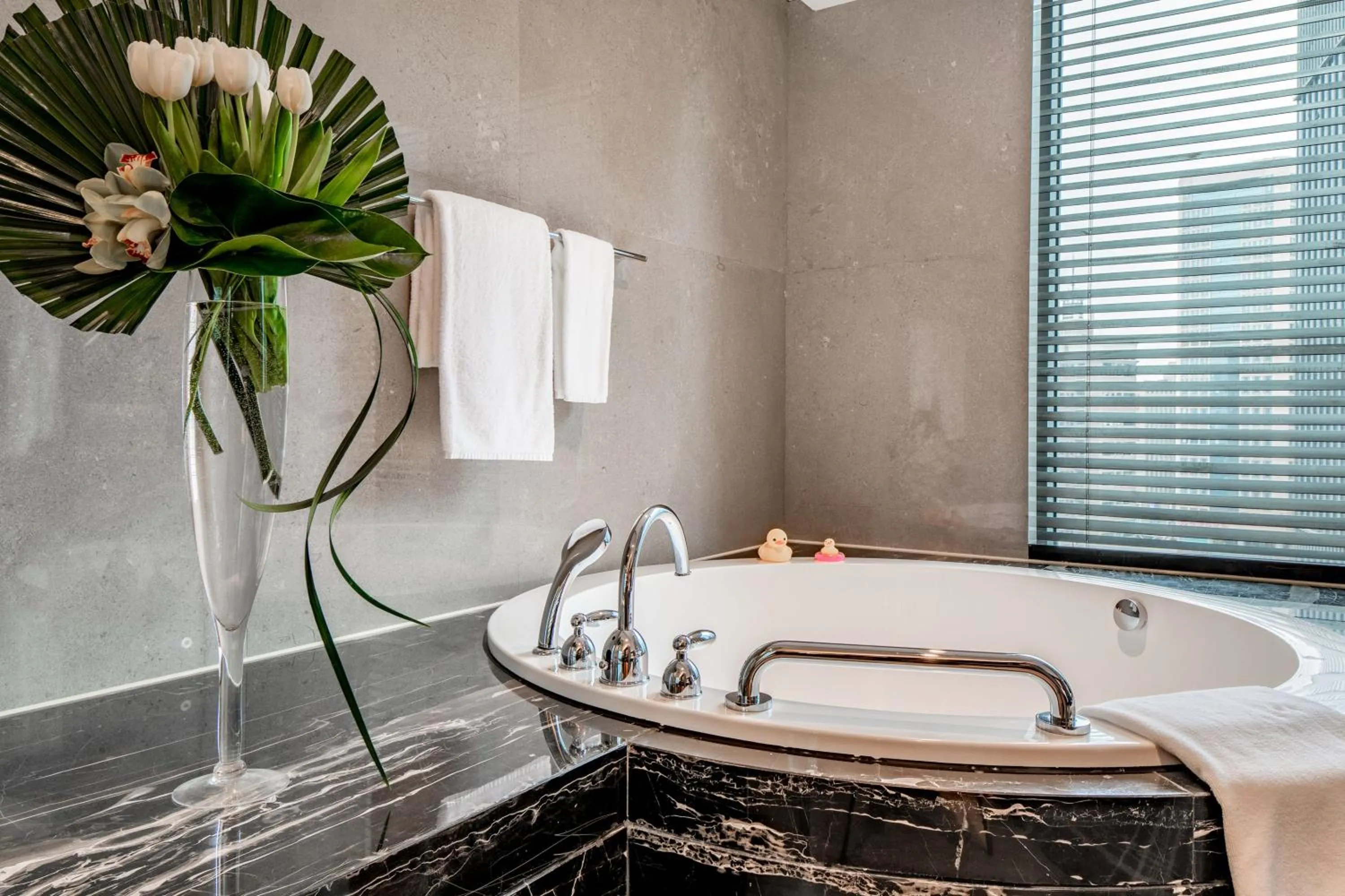 Premium King Room in Hotel Indigo Shanghai Jing'An by IHG