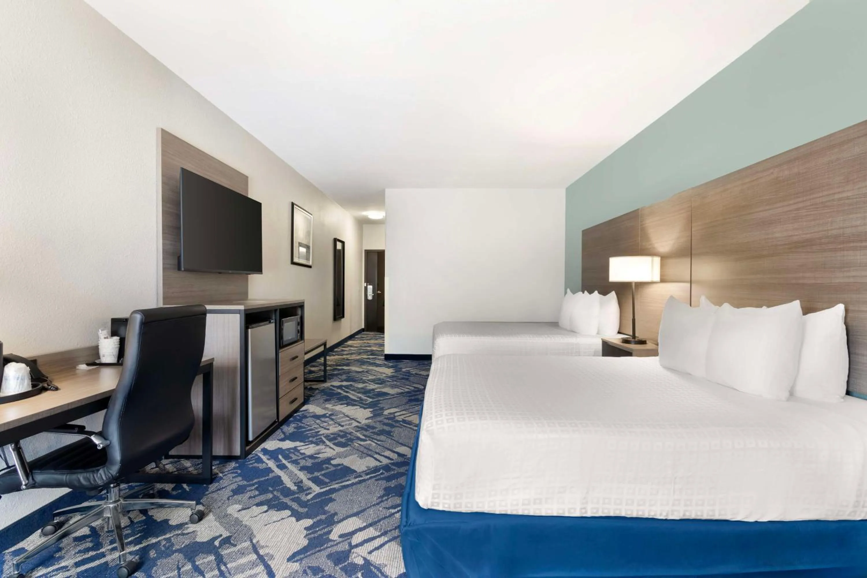 Queen Suite with Two Queen Beds and Bathtub - Disability Access/Non-Smoking in Best Western Savannah Airport Inn & Suites