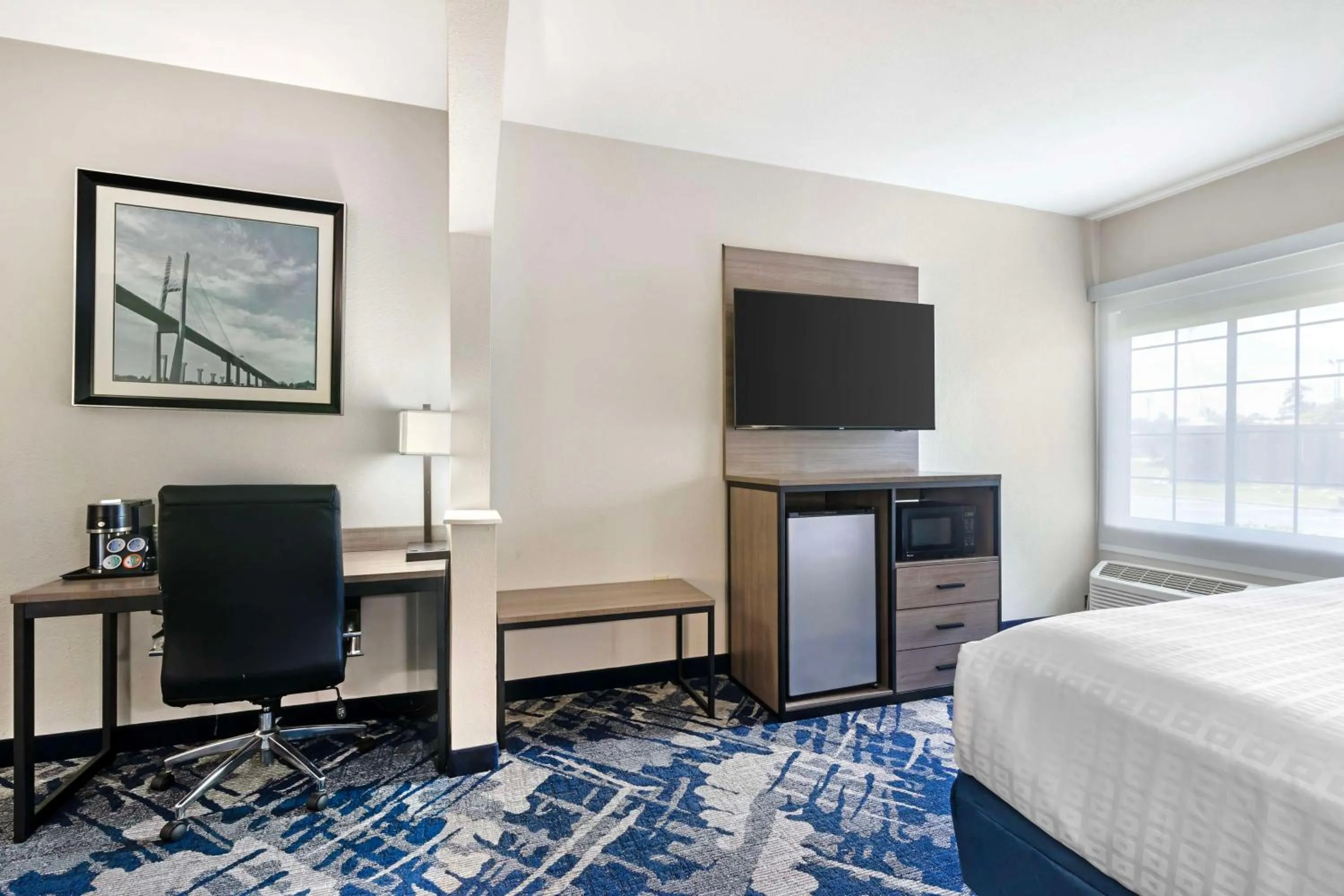 King Suite with Sofa Bed - Non-Smoking in Best Western Savannah Airport Inn & Suites