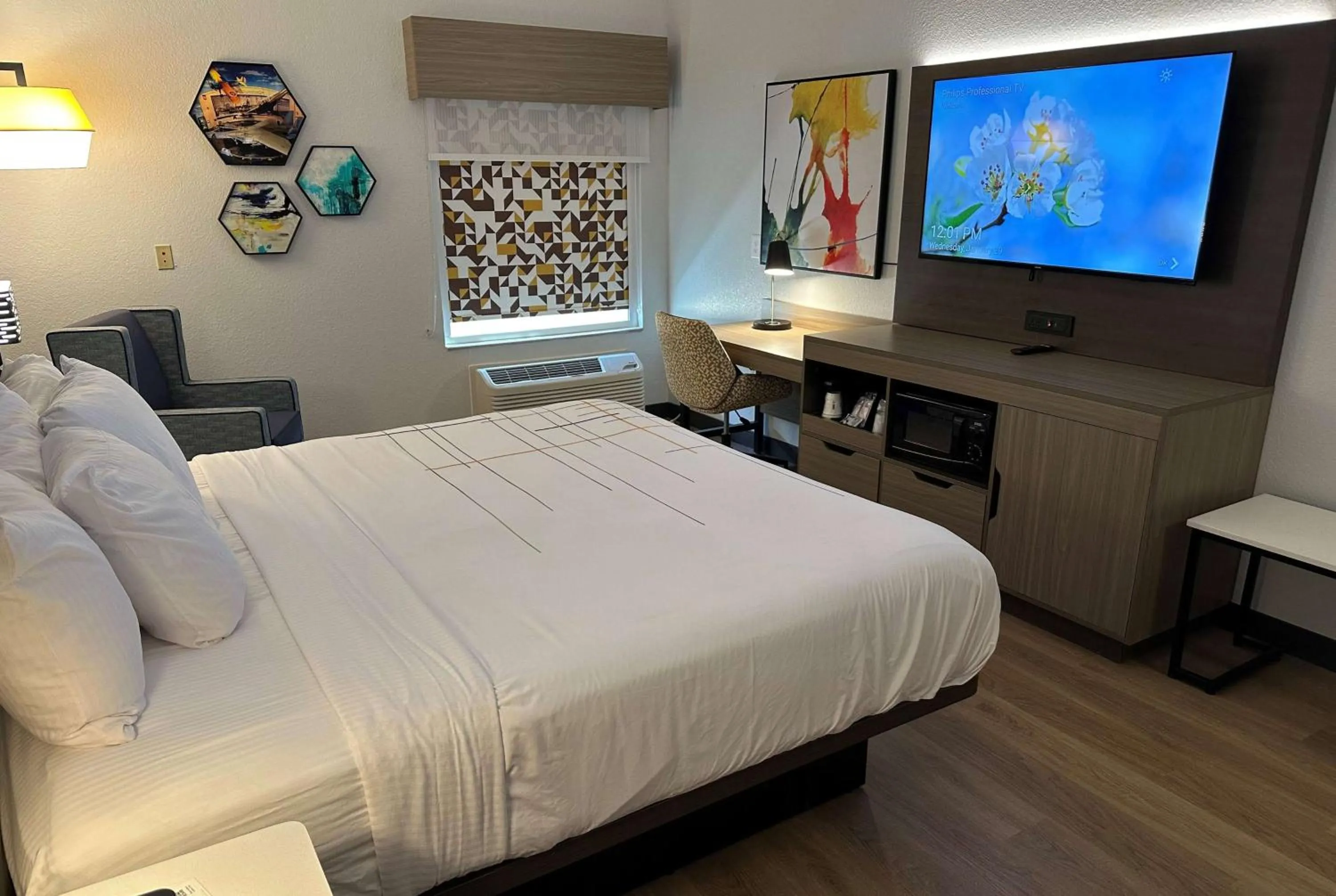 King Room - Non-Smoking in La Quinta by Wyndham Macon West