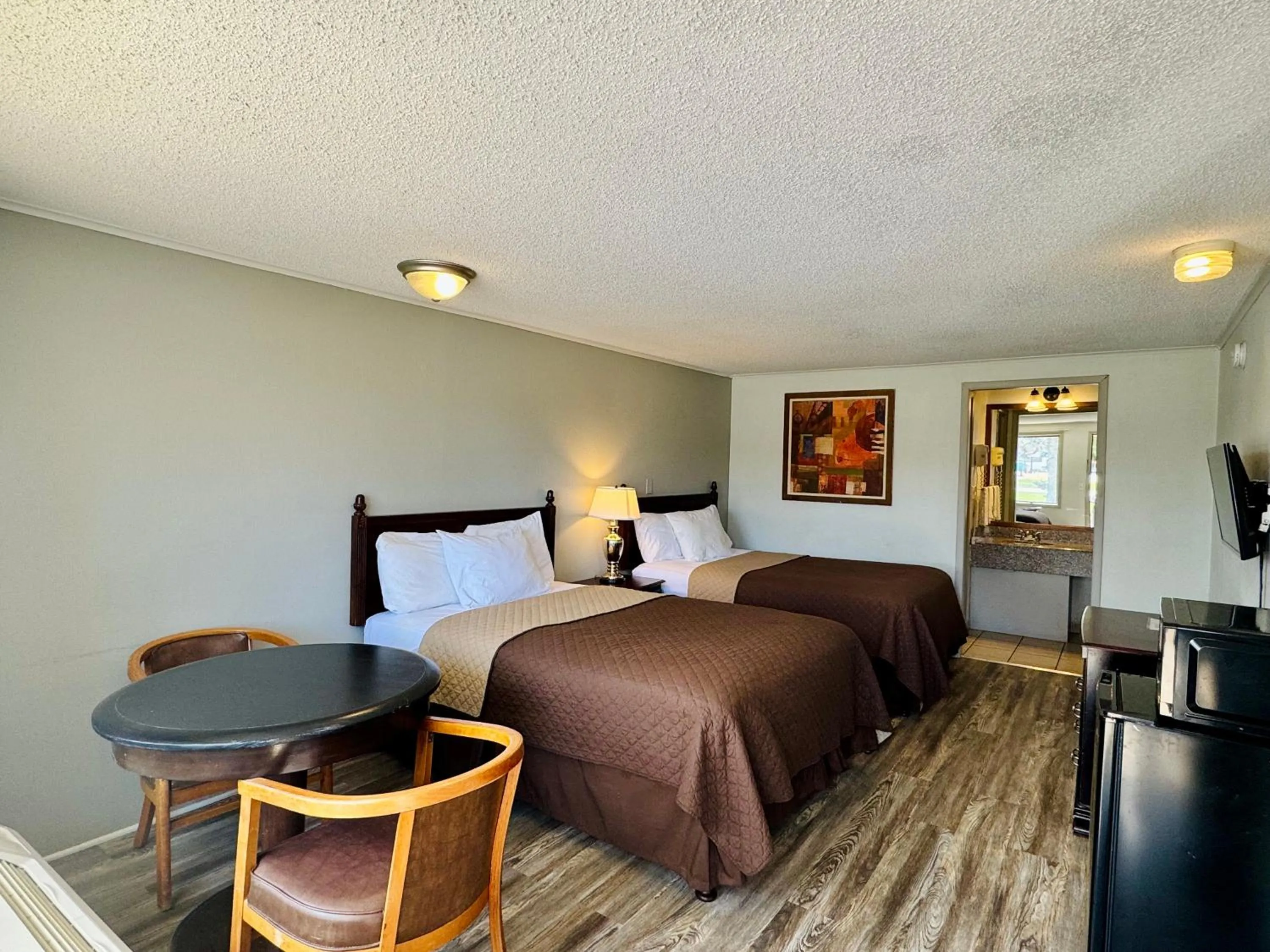 Double Room with Two Double Beds - Non-Smoking in Knights Inn Bridgeport Frankenmuth